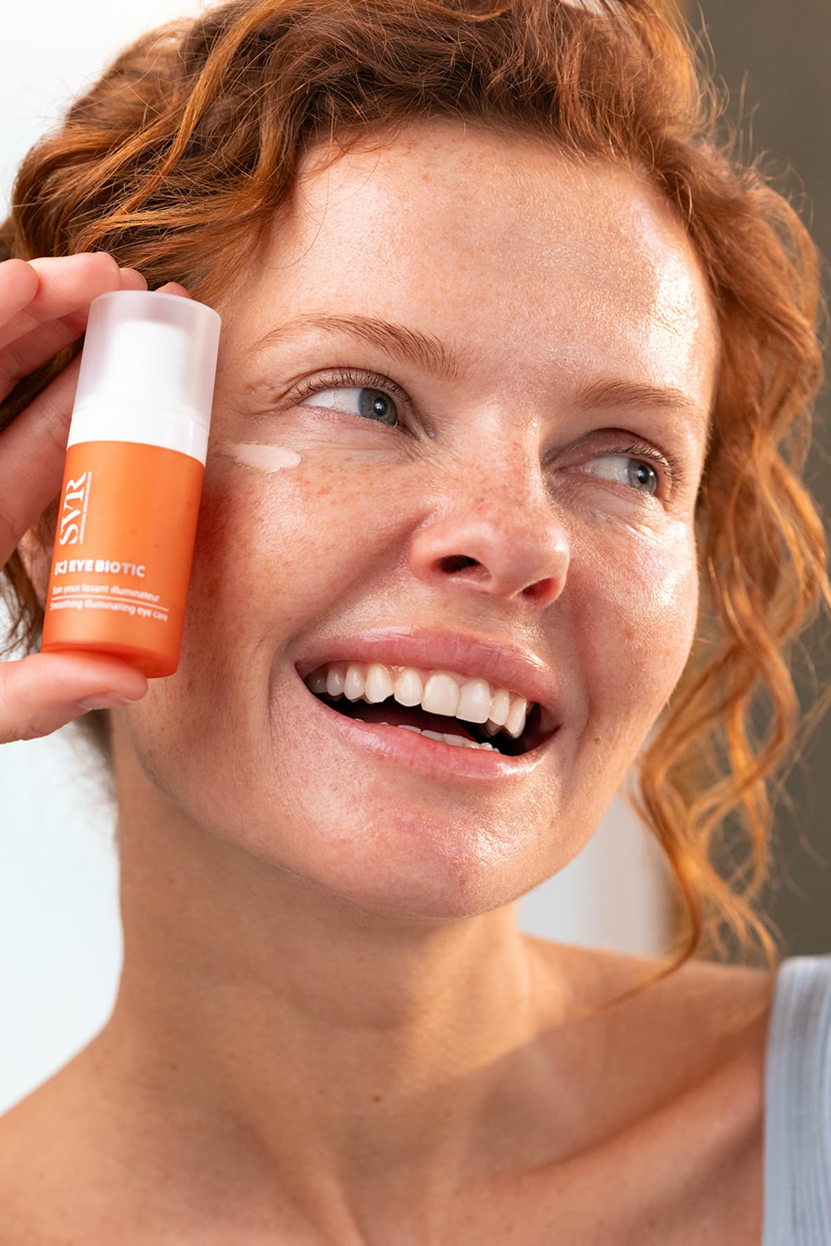 SVR – [C] Biótico ocular – Cuidado aclarador y suavizante – Corrige ojeras, pigmentación y círculos vasculares, suaviza líneas finas y arrugas – Para piel sensible – Vitamina C 5%, Péptidos – 15 ml