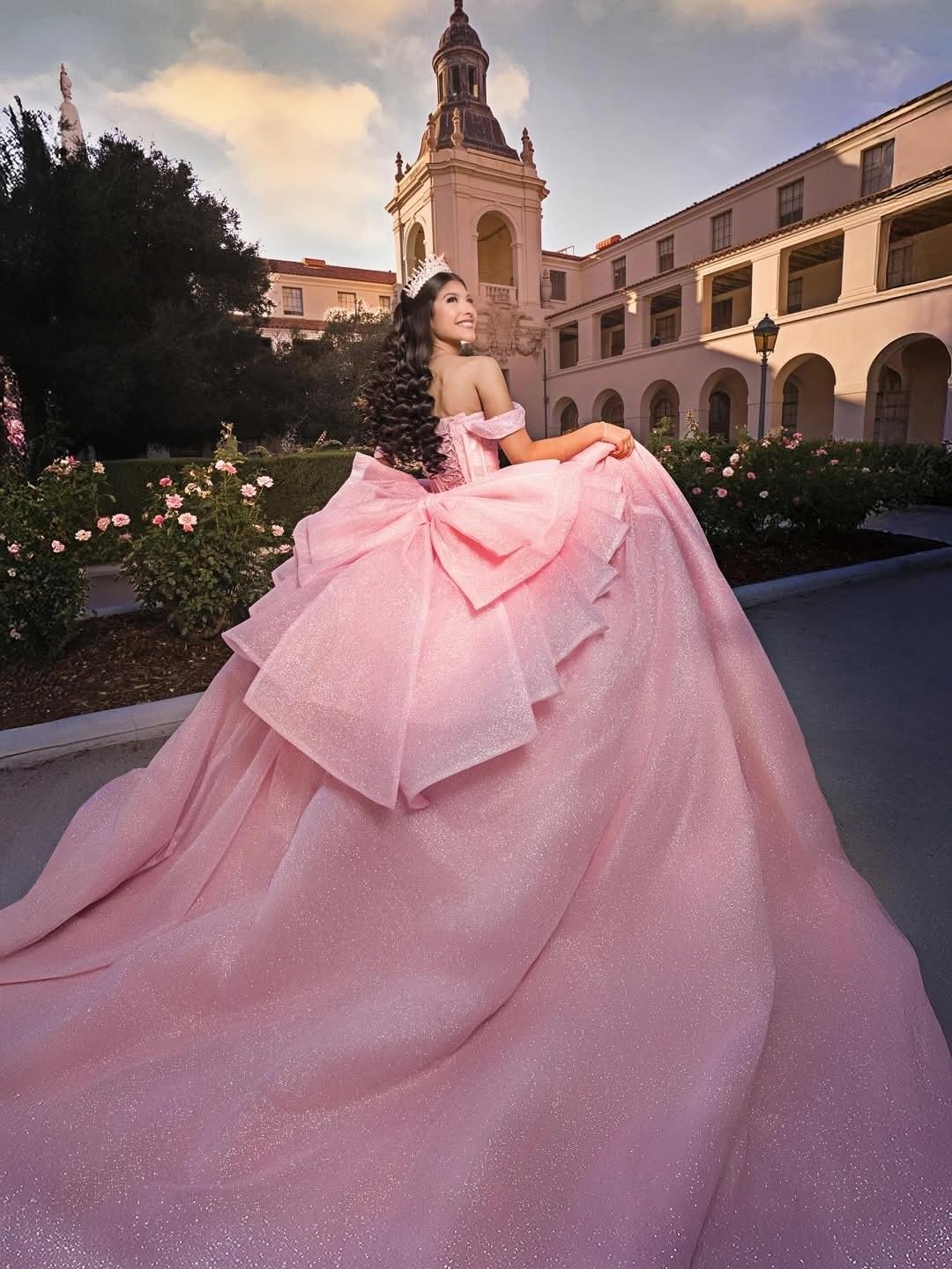 Glitter Tulle Quinceanera Dresses with Bow Off Shoulder 15 Dress Luxury Beaded Ball Gown Layered Sweet 16 Dresses