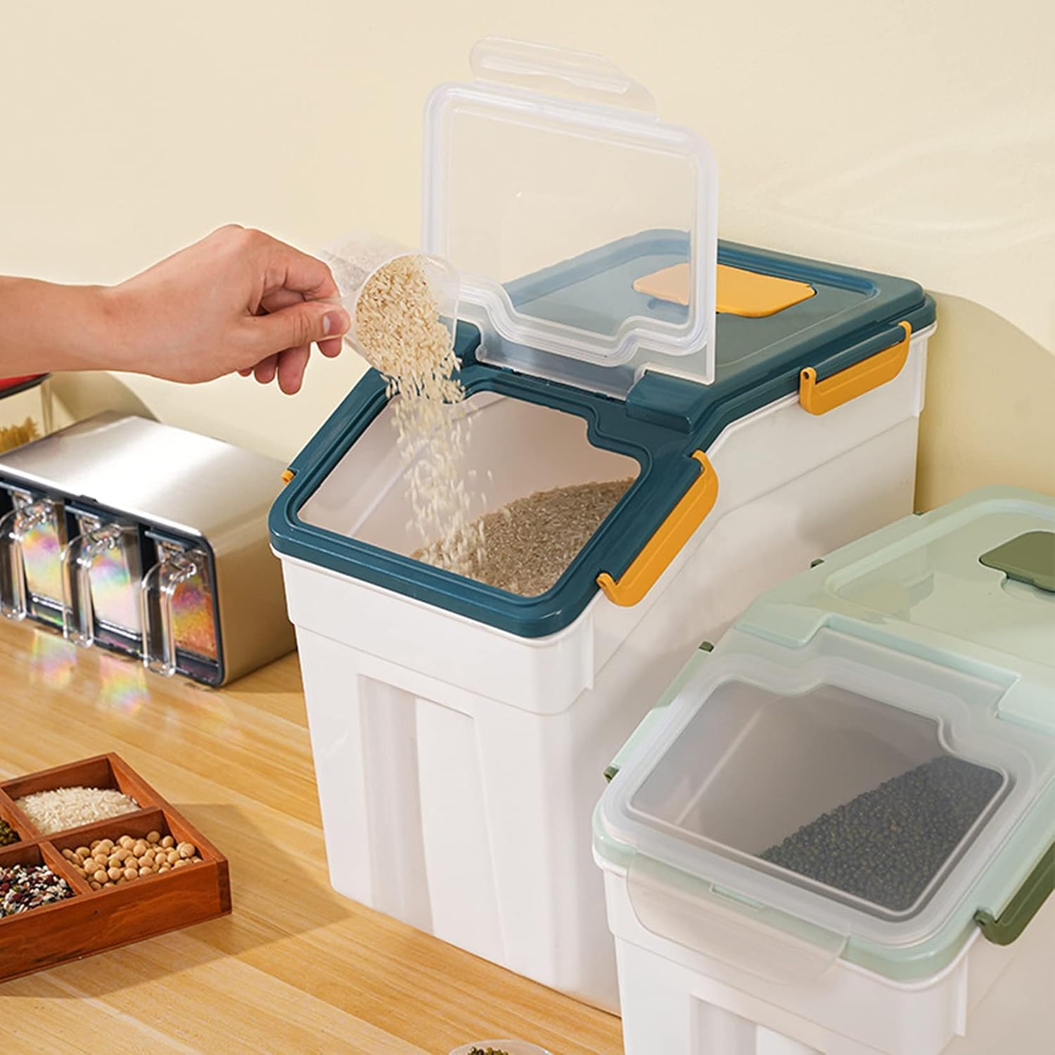Lot de 2 boîtes de rangement hermétiques de 11,3 kg pour farine, sans BPA, grande poubelle à grains pour chat et animal domestique avec tasse à mesurer et cuillère pour cuisine, garde-manger, comptoir