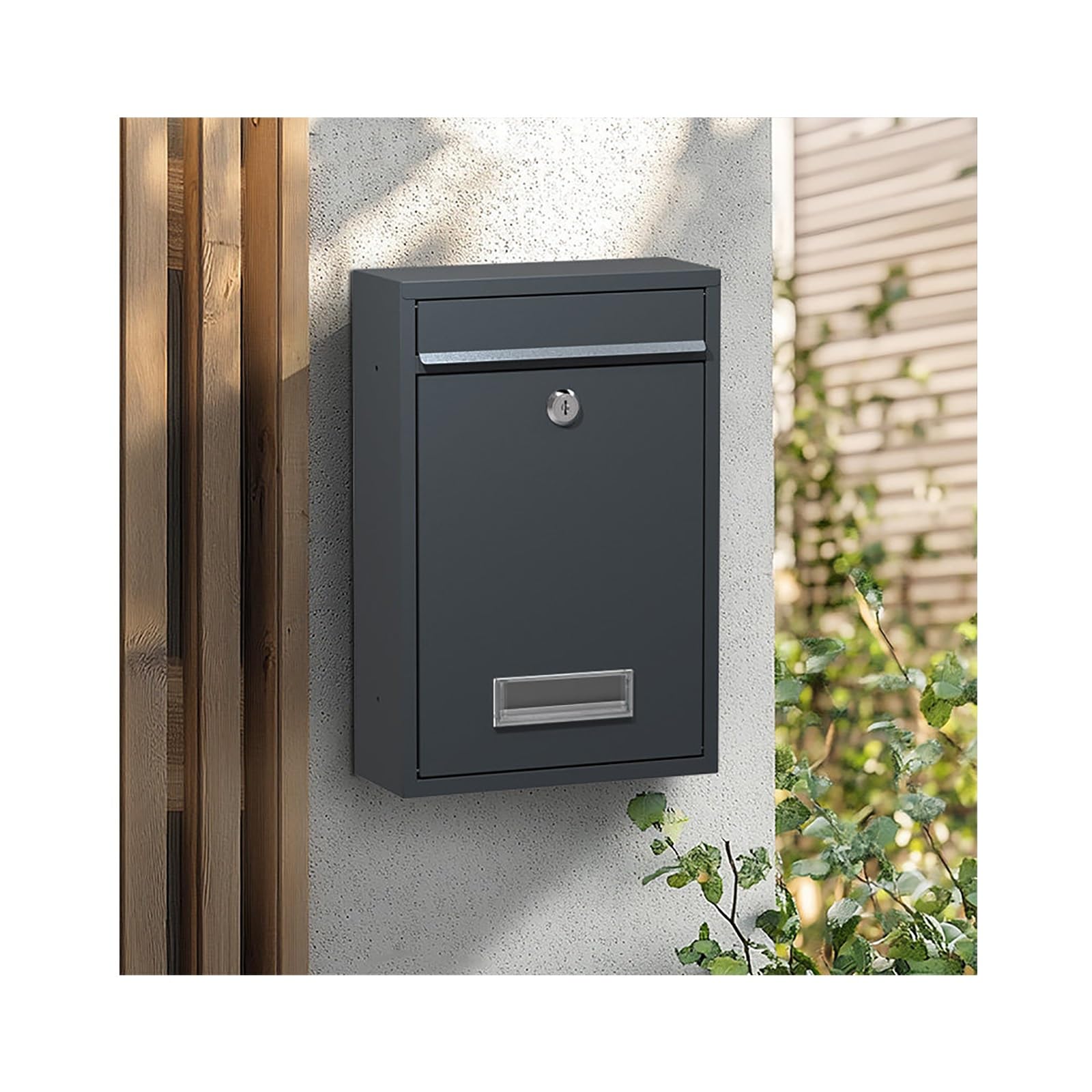 Boîte aux lettres murale pour maison individuelle grise avec fenêtre de contrôle pour le courrier