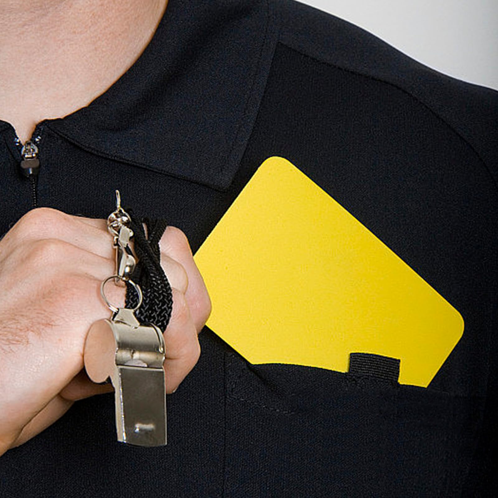 Kit Completo Arbitro Di Calcio - Fischietto Con Proteggi Denti, Cartellini Giallo/Rossi, Bandierine, Moneta E Blocco Punteggi