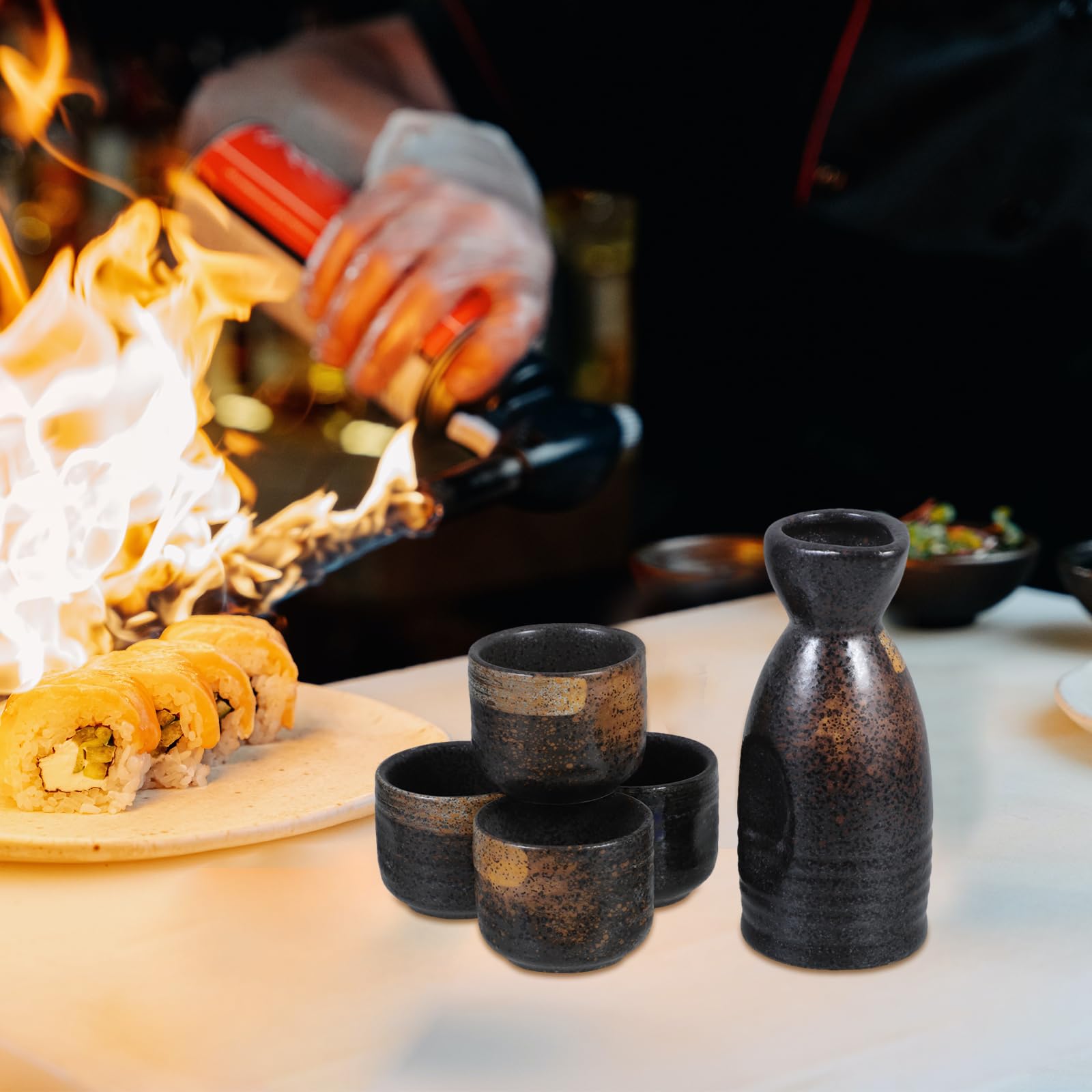 Veemoon Ensemble de saké en céramique - Saké en Porcelaine - Bouteille de Tokkuri - Tasse à saké Ochoko - Ensemble de Tasses - Comprend Carafe 4 Verres