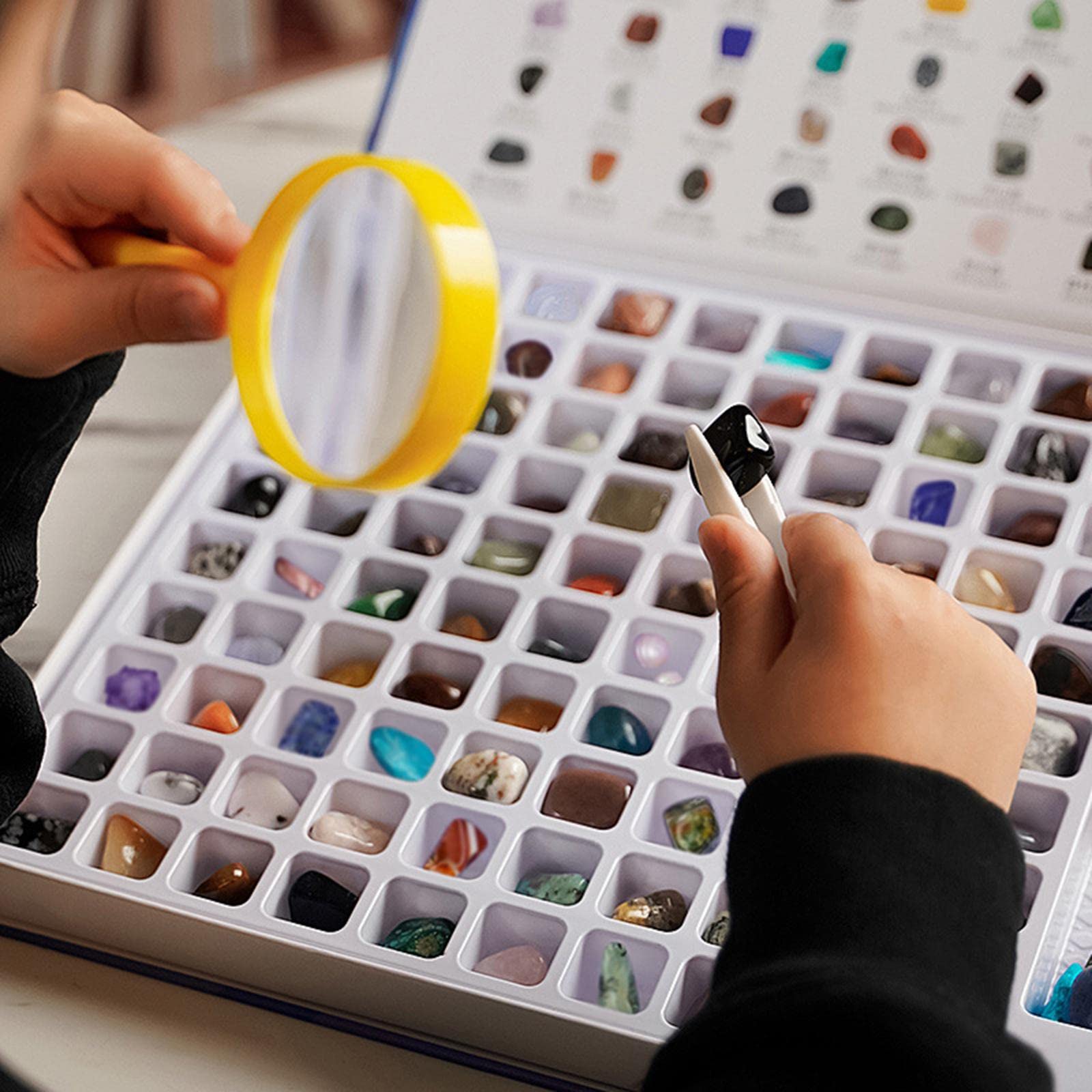 Kit de Geología para Niños 100 Piedras Preciosas con Linterna y Lupa - Colección Educativa de Minerales para Aprendizaje