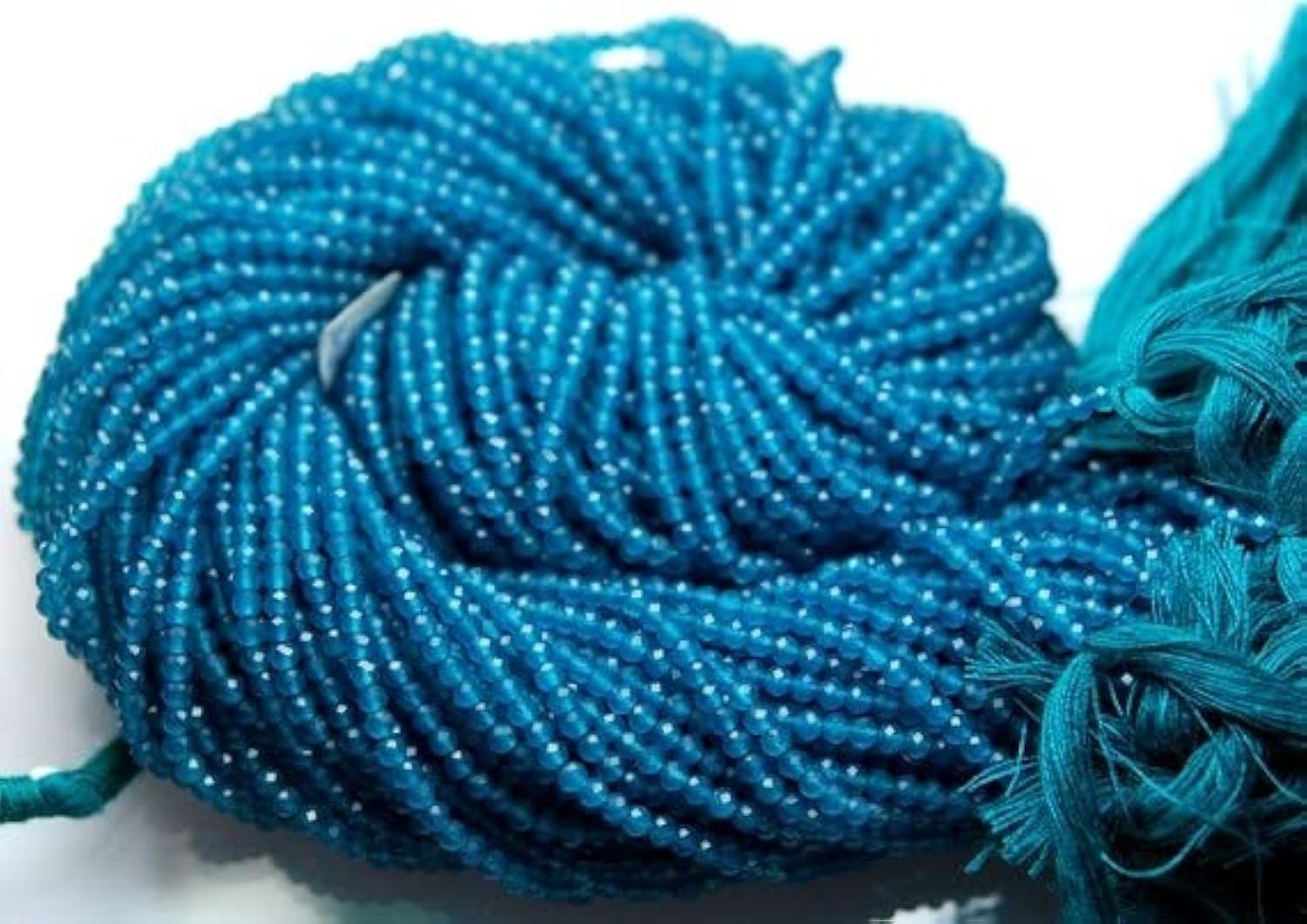 Calcédoine bleu turquoise 3mm : finies les perles ternes pour vos créations artisanales