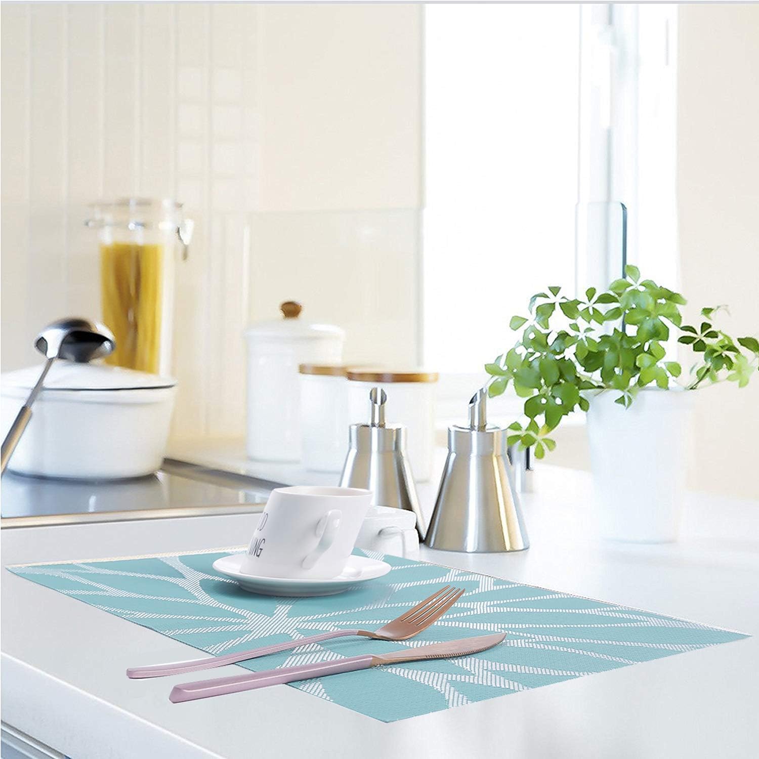HEBE Blue Placemats Set of 4,Heat-Resistant Kitchen Table Mats Washable Placemats Non-Slip Crossweave Woven Vinyl Placemat for Dining Table