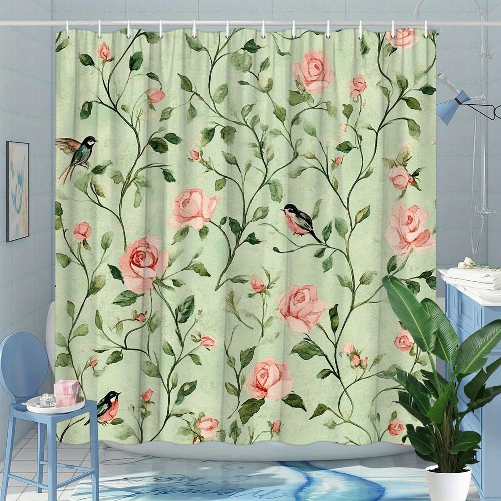 Zasłona prysznicowa z delikatnymi różowymi różami, zielonymi liśćmi, małymi ptakami, dla kapryśnego motywu botanicznego vintage w łazience (138 x 153 cm (szer. x wys.)