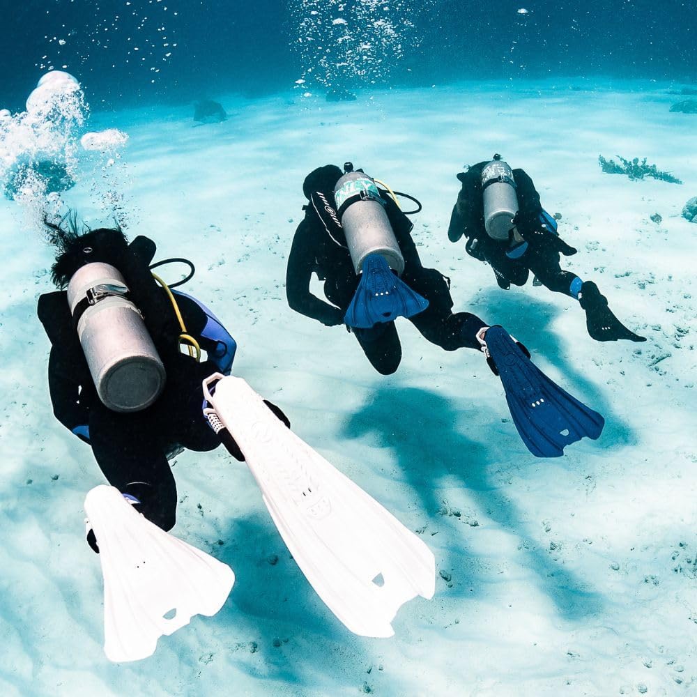 Aqua Lung Sport Aqualung Storm - Versatile, Lightweight Adult Diving fins with a Durable Single-Material Design and Robust Blade, Ideal for Travel, Scuba Diving and Snorkelling.