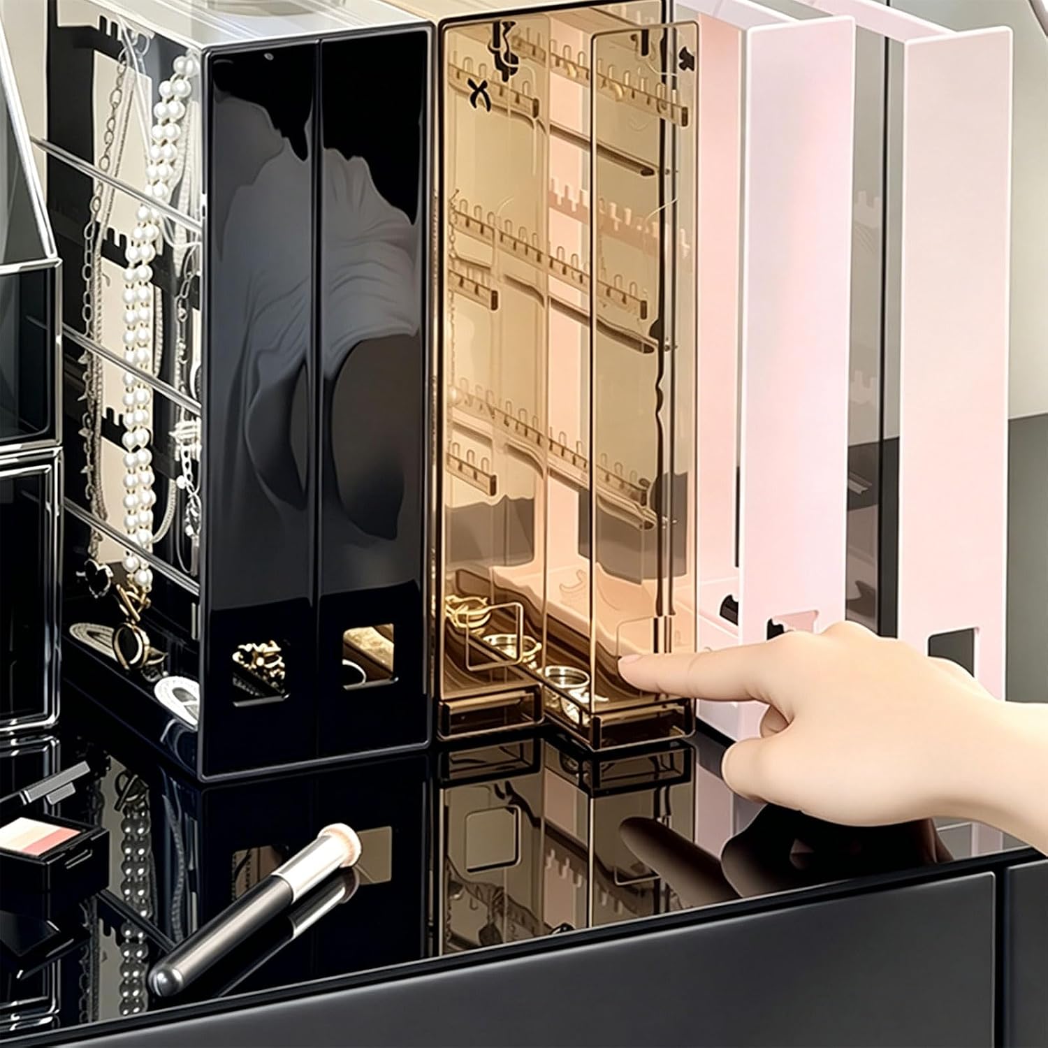 Multifunctional Jewelry Stand with PP Materials and Portable Structure Jewelry Storage Tray Ideal for Travel or Gift Easy Container