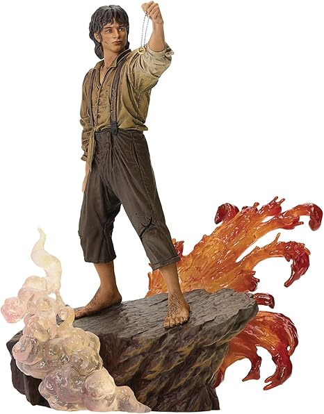 Amazon.com: Diamond Select Toys The Lord of The Rings Gallery: Frodo ...