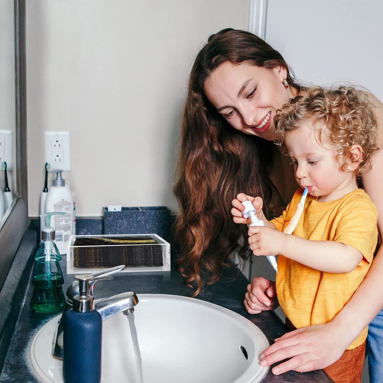 Tinlade 200 Pcs Disposable Paper Hand Towels for Bathroom, Paper Guest Towels for Powder Room Disposable Dinner Napkins for Birthday Bridal Shower Tea Party Supplies Table Decor (Black Marble)