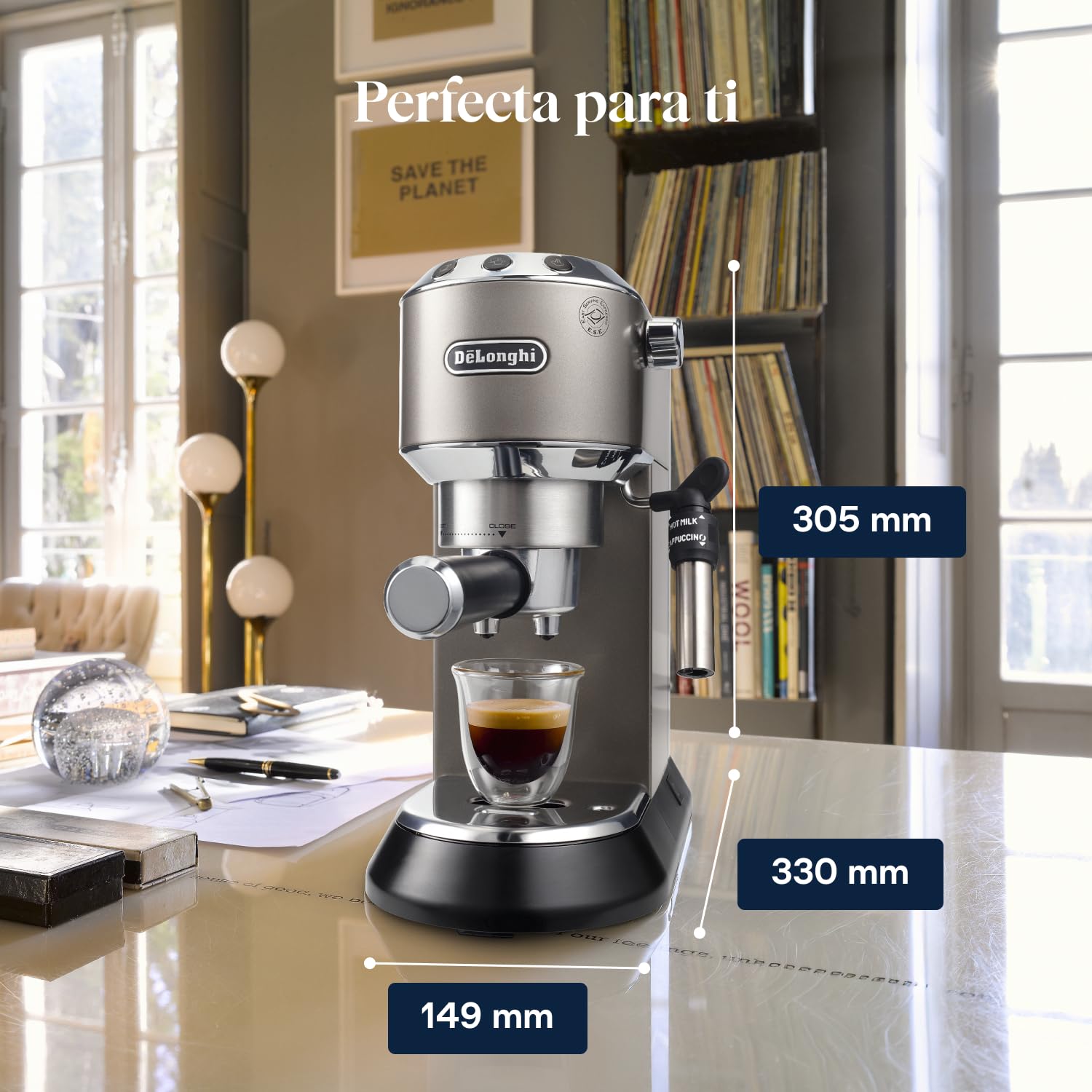 De’Longhi Dedica Style– Perfetto Cafetera Espresso Manual Compacta, Espumador de Leche Manual para Espresso y Cappuccino, Compatible con Monodosis ESE, Panel con Botones, Ancho 15cm, Titanio(EC685.TB)