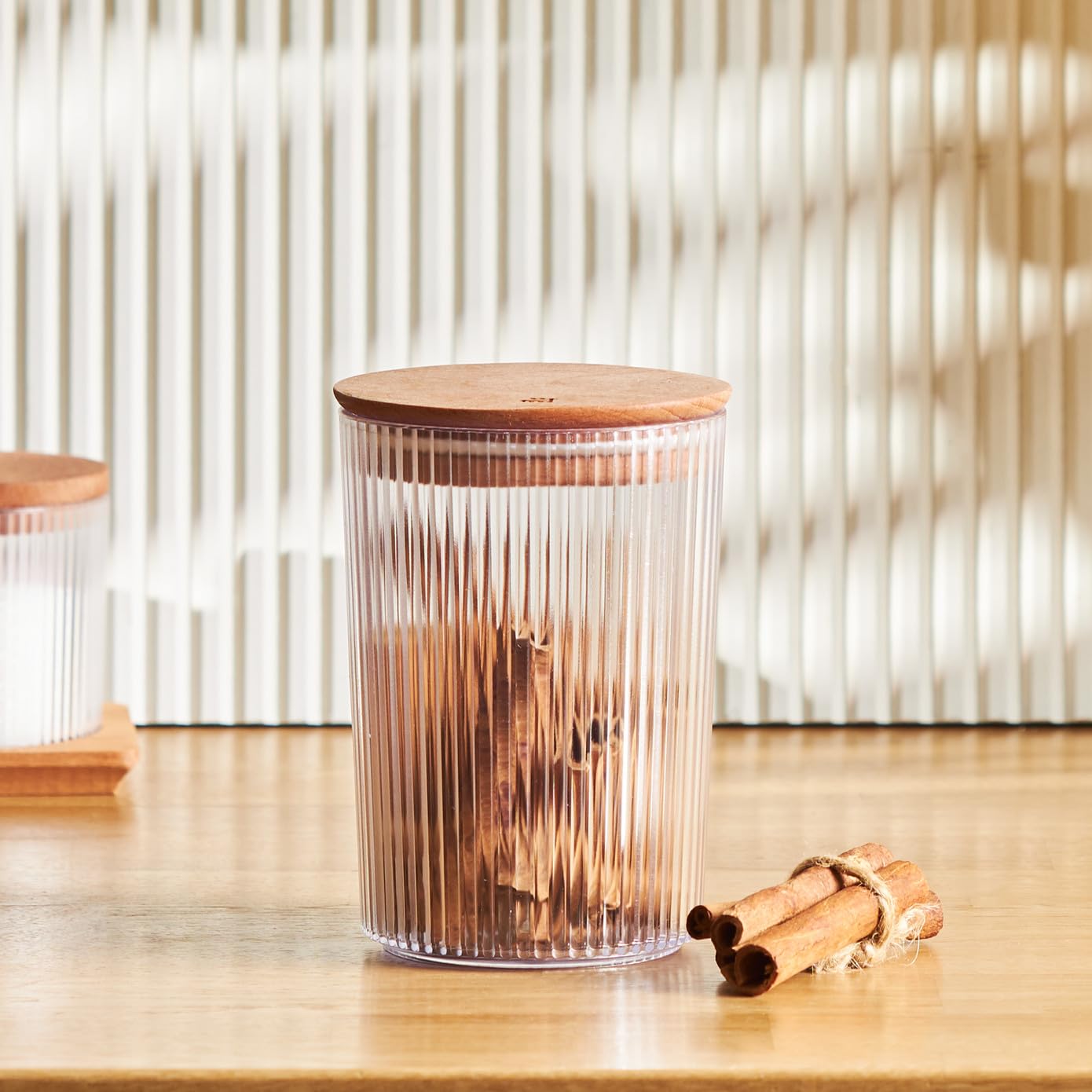 Karaca Massimo Transparenter Vorratsbehälter 900 ml, Aufbewahrungsbox Küche, als Küchen Deko, Vorratsbehälter, Vorratsdose, Aufbewahrung Küche, Retro Design Küche, Haushalt & Wohnen