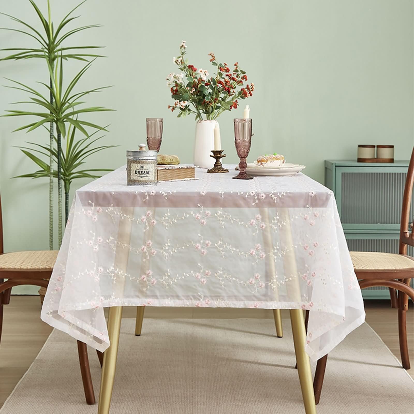 Nappe Anti Tache 140x140 résolvant la corvée du nettoyage de table