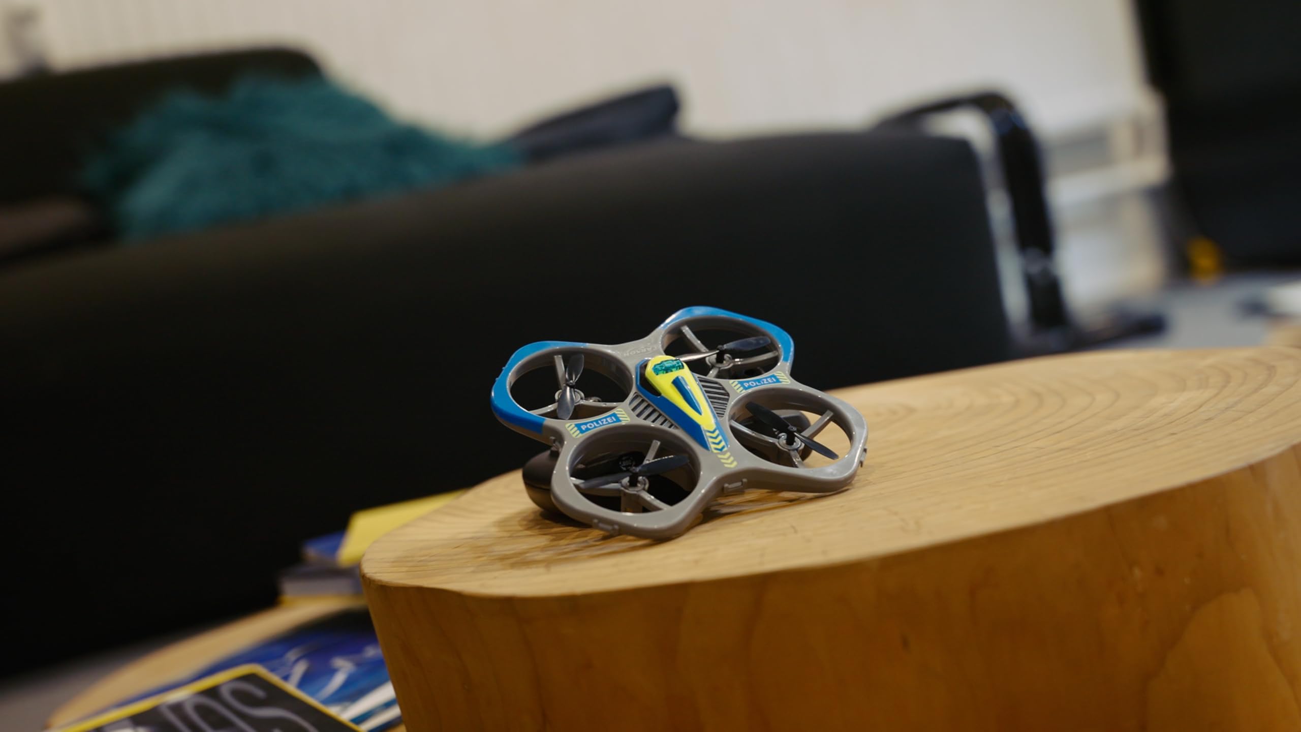 Carson Cyber Drone Police 2,4 GHz 100% RTF - 100% gotowy do lotu, sterowany radiowo; RC, w tym baterie i pilot, quadkopter dla dzieci, zabawka