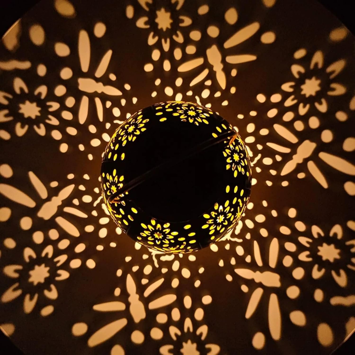 Solar Lantern Outdoor Garden Light, Metal Hollow Out Decorative Lamp with Dragonfly Flower Pattern, Round Globe Shape with Handle, Solar Powered Courtyard Lighting (White (6.3in * 6.3in * 25in))