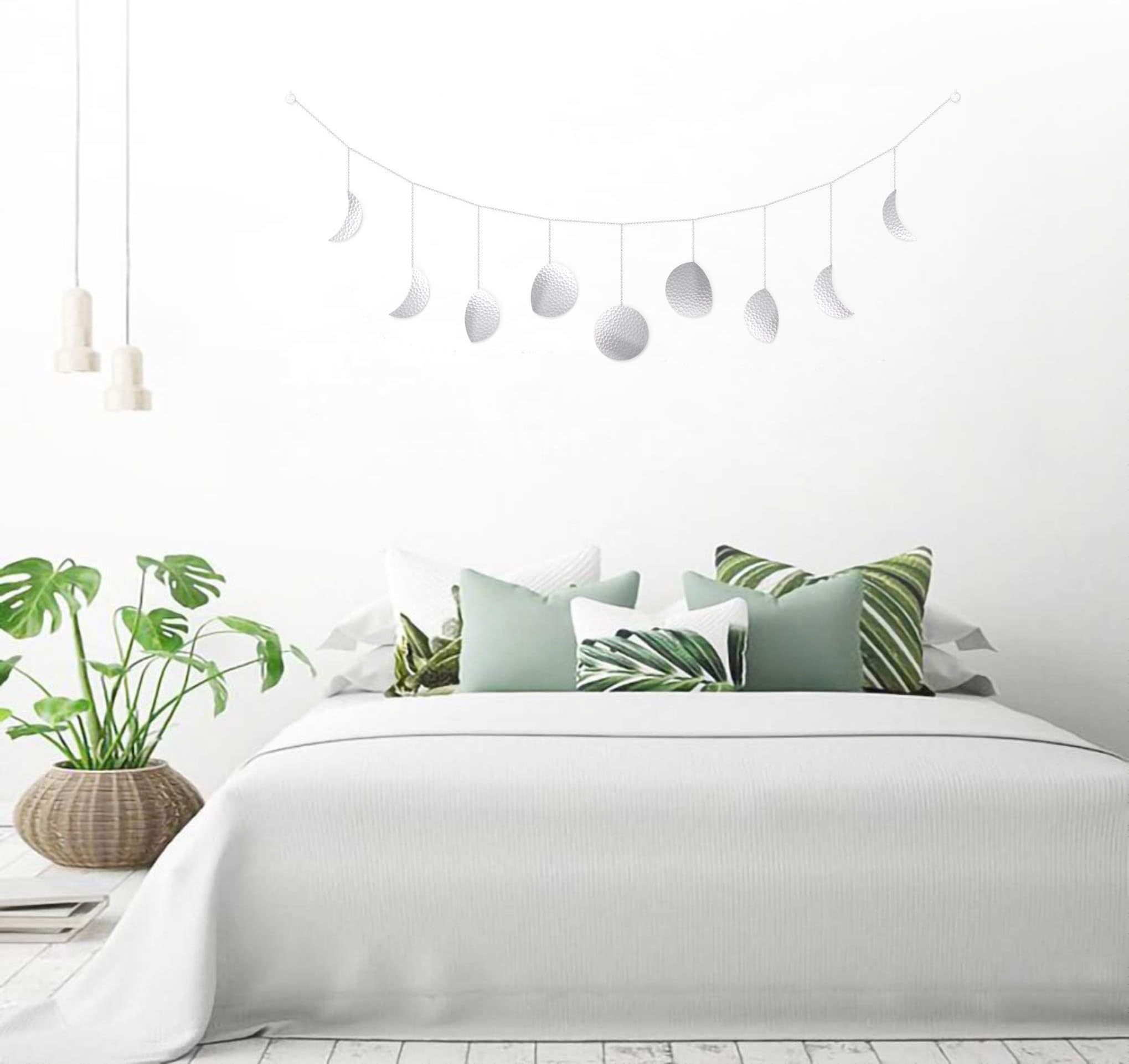 Mkono Moon Phase Wall Hanging Matel Garland Chic Art Bohemian Home Decor Boho Christmas Ornaments for Bedroom Above the Bed Living Room Dorm Nursery Apartment Office, Gold