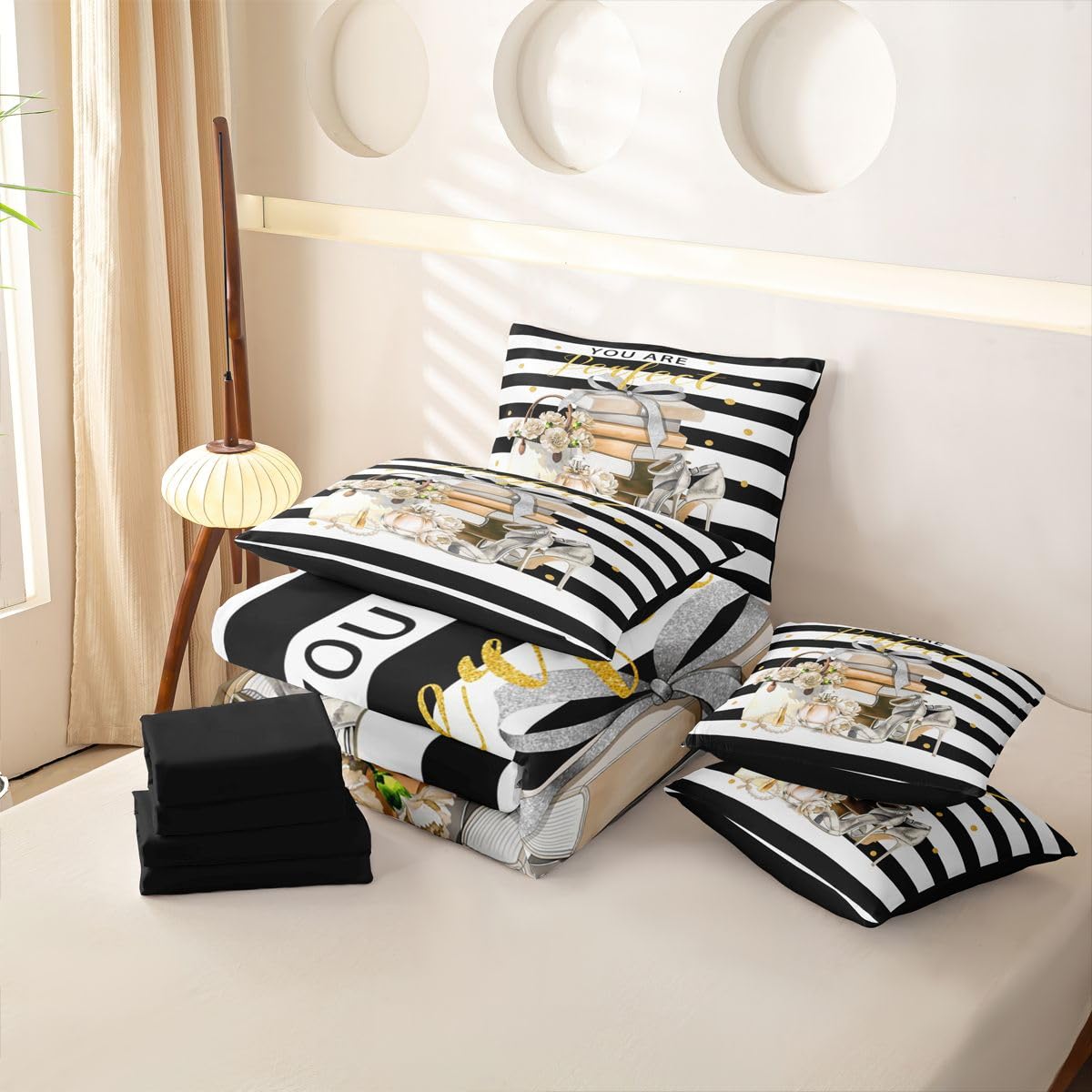 Loussiesd Juego de funda de edredón tamaño King con sábanas para niños y niñas, blanco, negro y dorado, juego de ropa de cama de 7 piezas, ropa de cama perfumada en una bolsa, zapatos de tacón alto