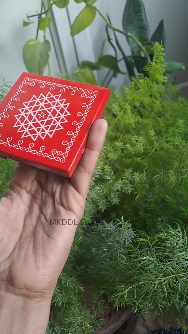 Cluttch Play Mini Wooden Chowki Sri Chakra Manai Kolam Peeta
