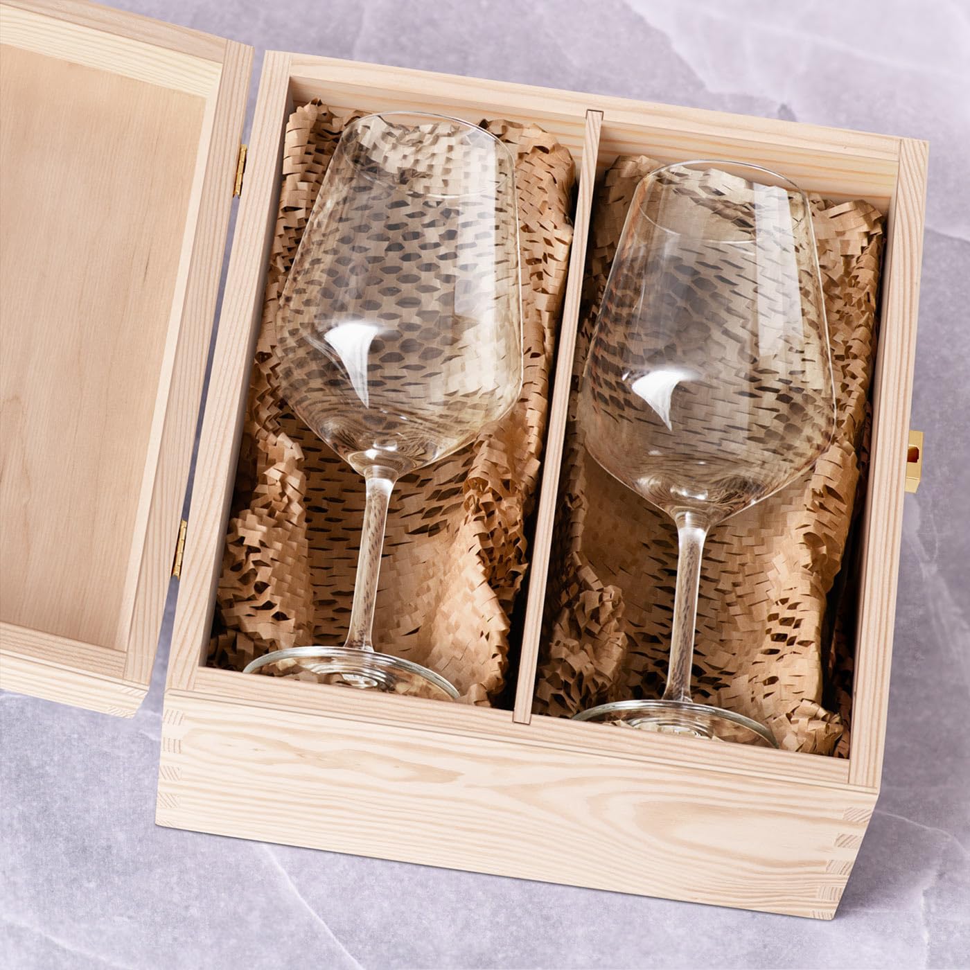 Maverton Calici Vino x2 Personalizzati - Bicchieri Vino Rosso o Vino Bianco 490 ml - Incisi per Lei e Lui - Scatola Legno Personalizzata - Regalo per Sposi e Coppia - Regali Personalizzati