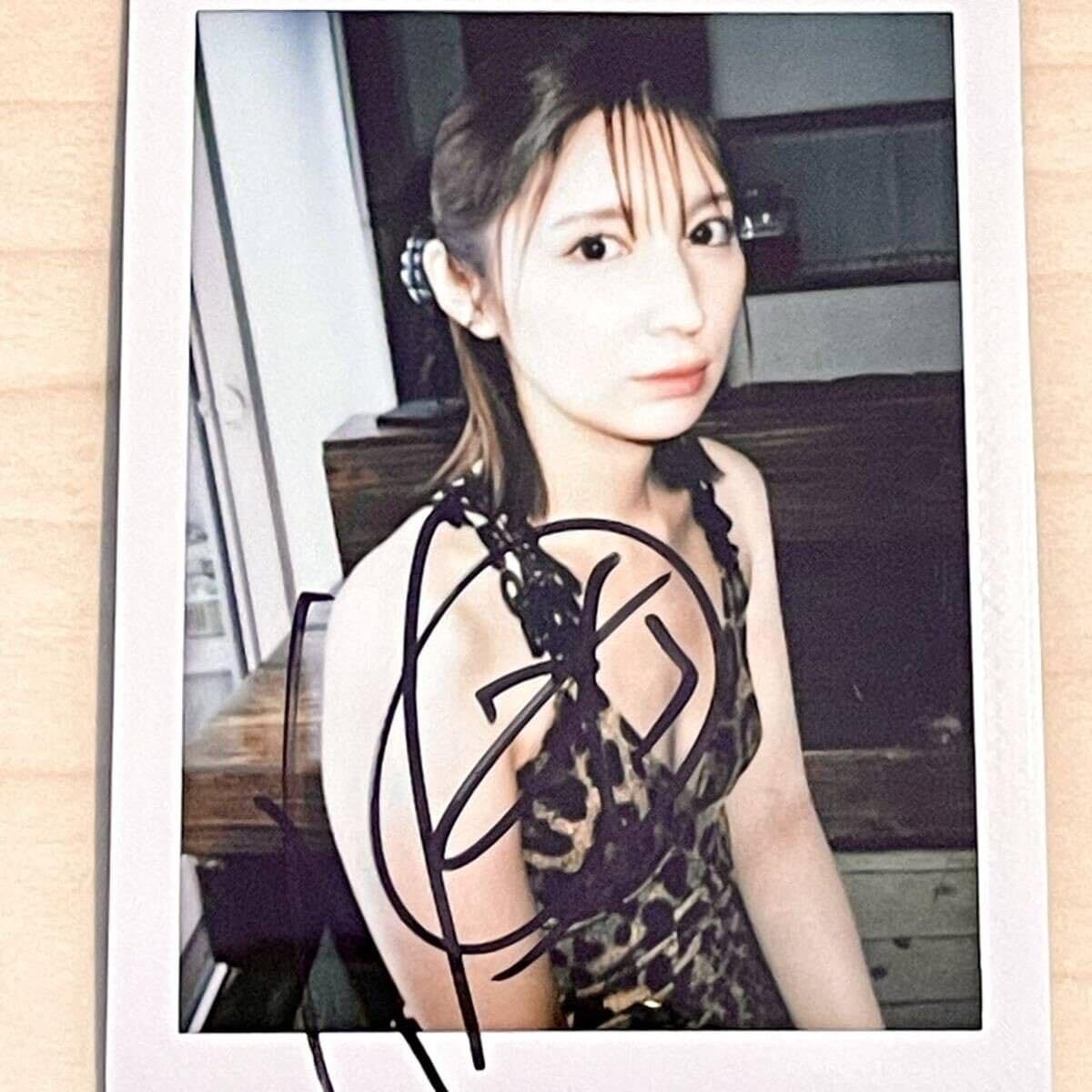 Amazon.co.jp: 仲村みう 『Nevermind』 チェキ サイン 直筆サイン入り