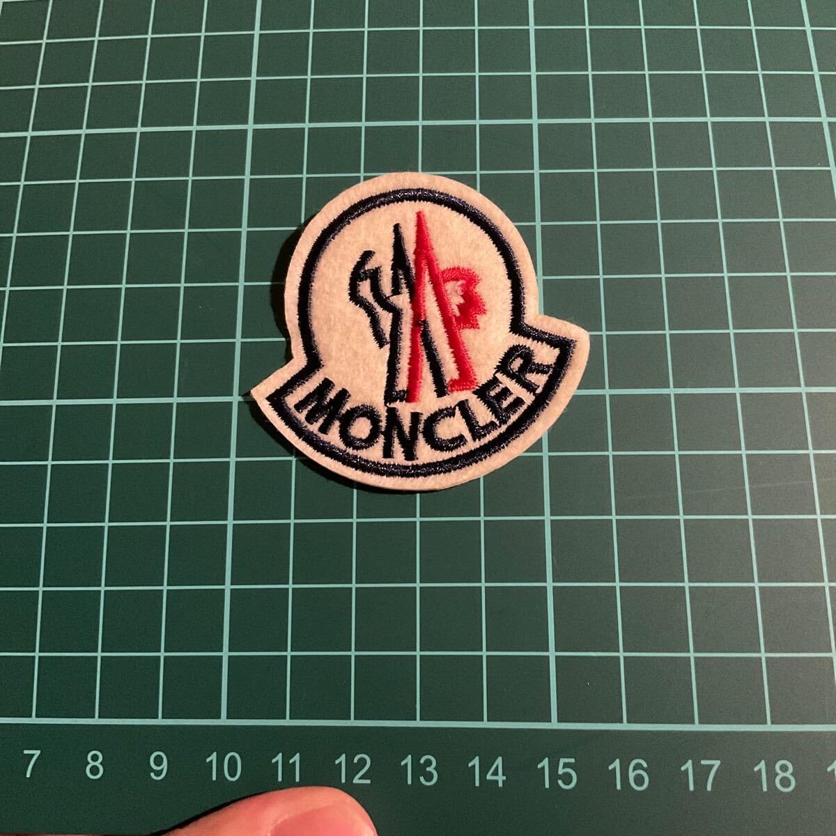 色やサイズがカスタマイズできる【刺しゅうアイロンワッペン】 【280円