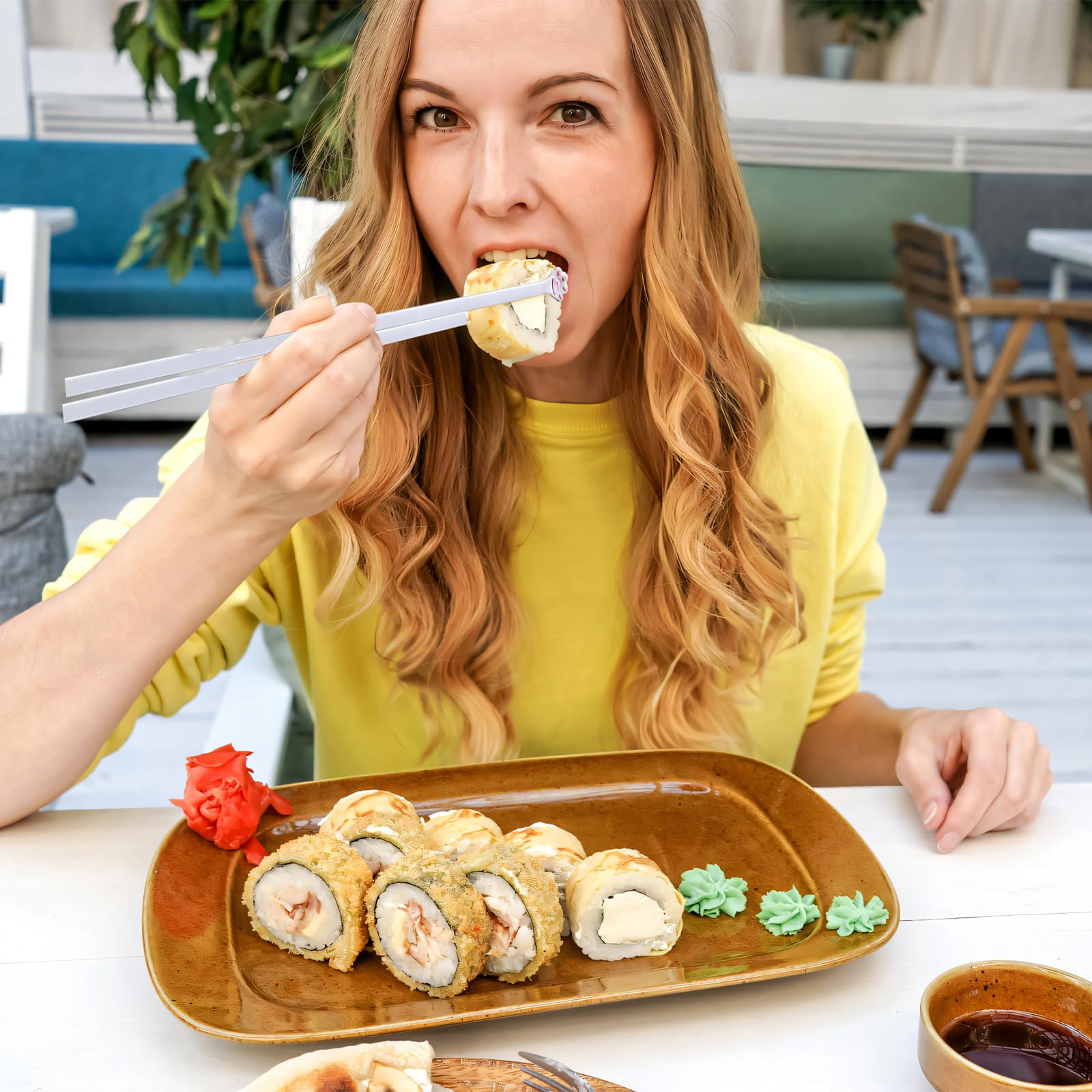 GOTDYBST Sushi eetstokjes set kat: 2 paar chopsticks met twee porseleinen onderzetters, houten milieuvriendelijke stokjes, prachtige geschenkdoos, Japans Chinees Koreaans Taiwanees