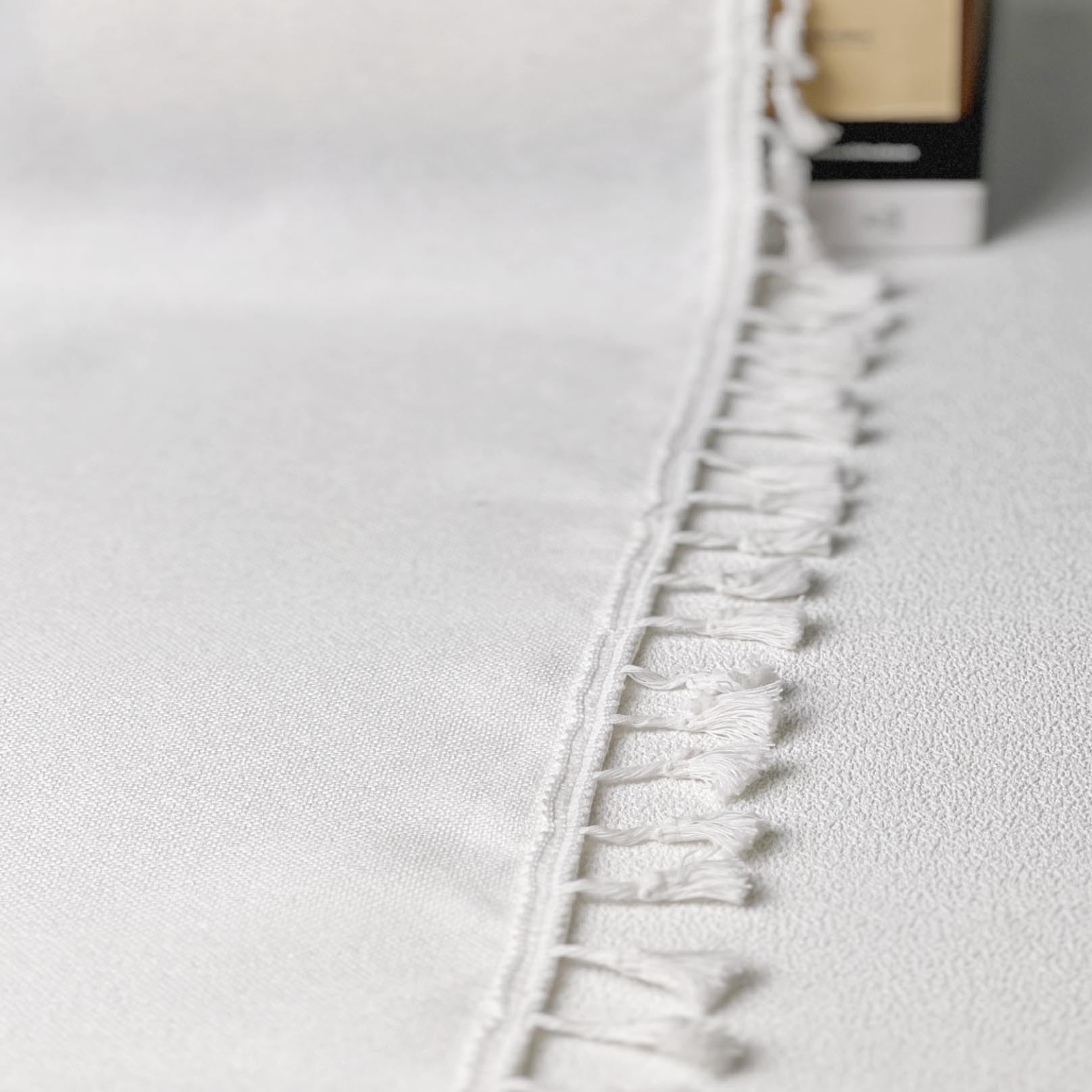 Mantovana Per Finestra In Finto Lino Con Nappe - Stile Boho Rustico - 137 X 38 Cm - Colore Bianco, Per Cucina, Bagno E Soggiorno