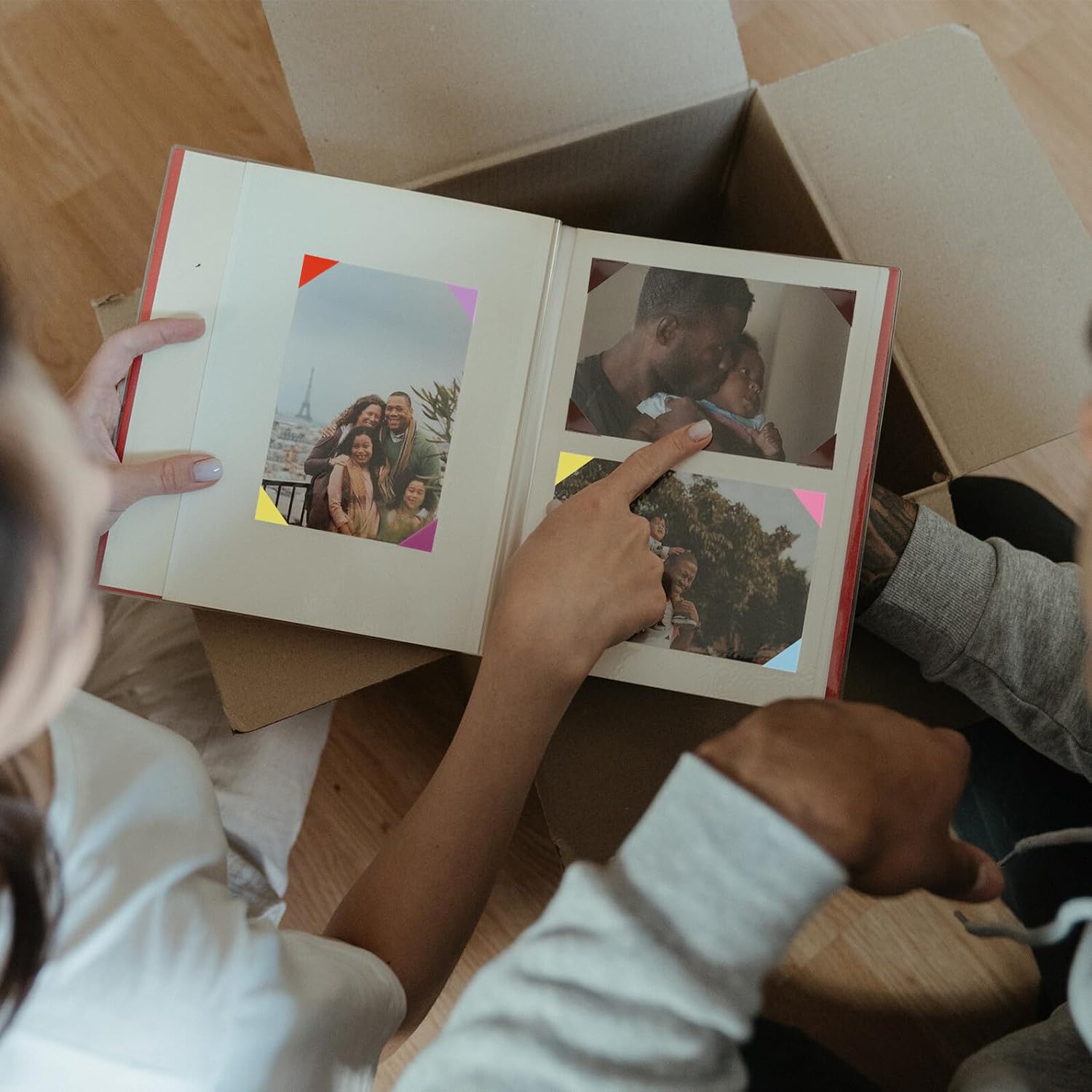 30pcs Self-Adhesive Photo Corner Protectors Scrapbook Corners for DIY Photo Albums and Picture Mounting in Memory Books Style