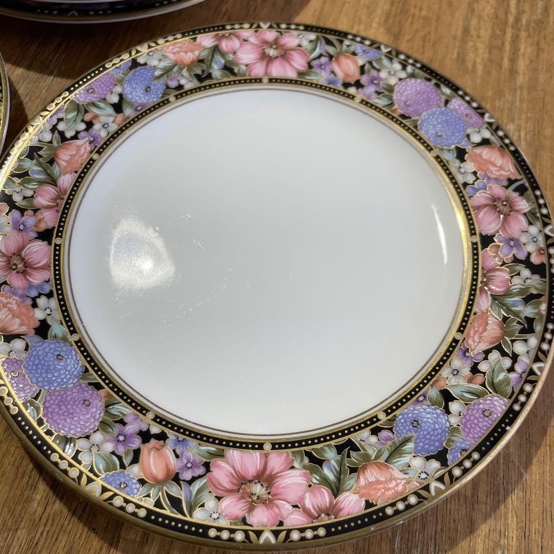 Anthropologie黒白花柄の中型皿 陶磁器製2枚セットです。 Anthropologie黒白花柄の中型皿 陶磁器製2枚セットです。 【楽天市場