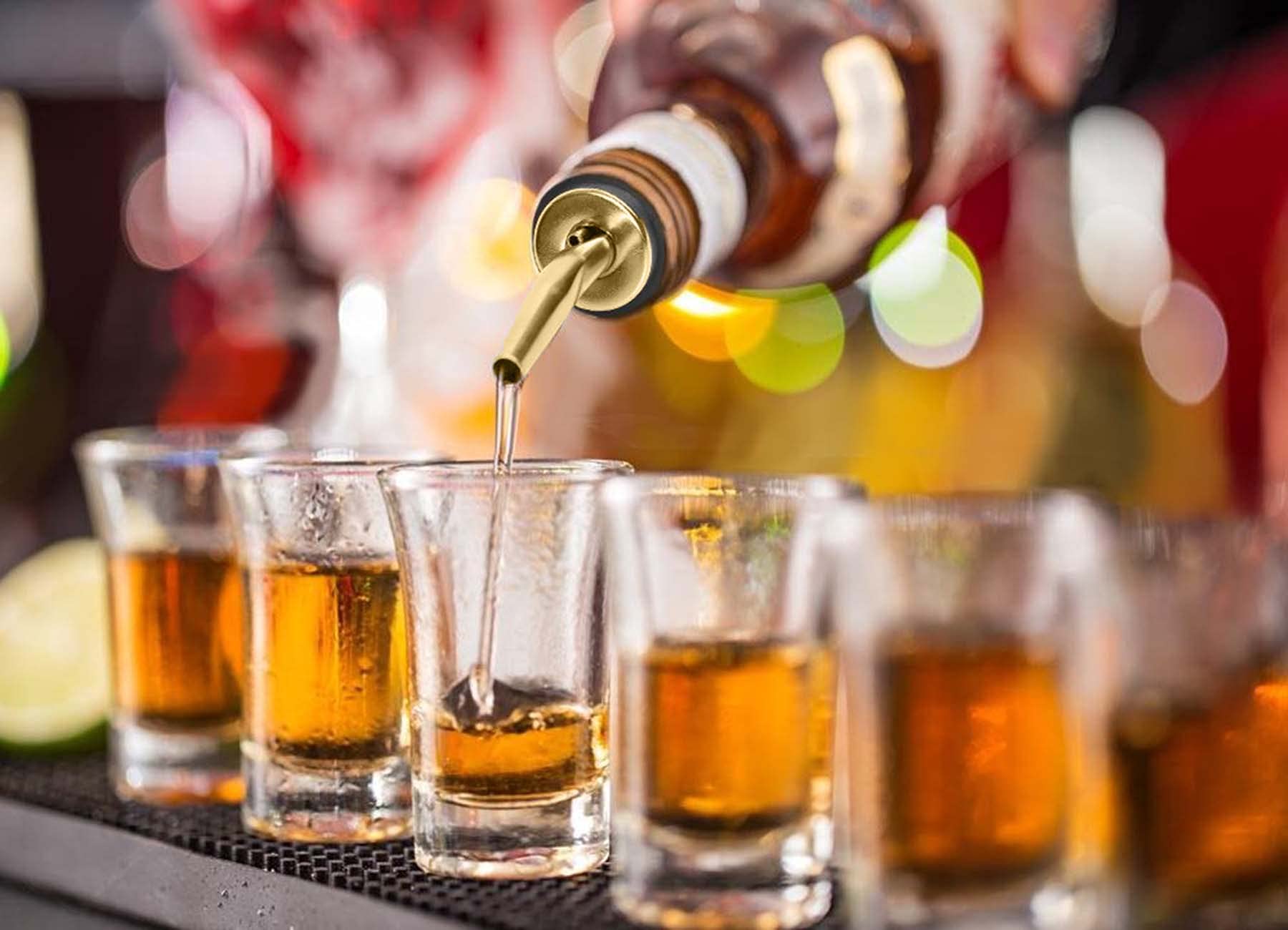 Juego de 6 boquillas para verter licor, de acero inoxidable, con tapas antipolvo de goma, para verter líquidos, aceite de oliva, vino, vinagre (dorado) 6