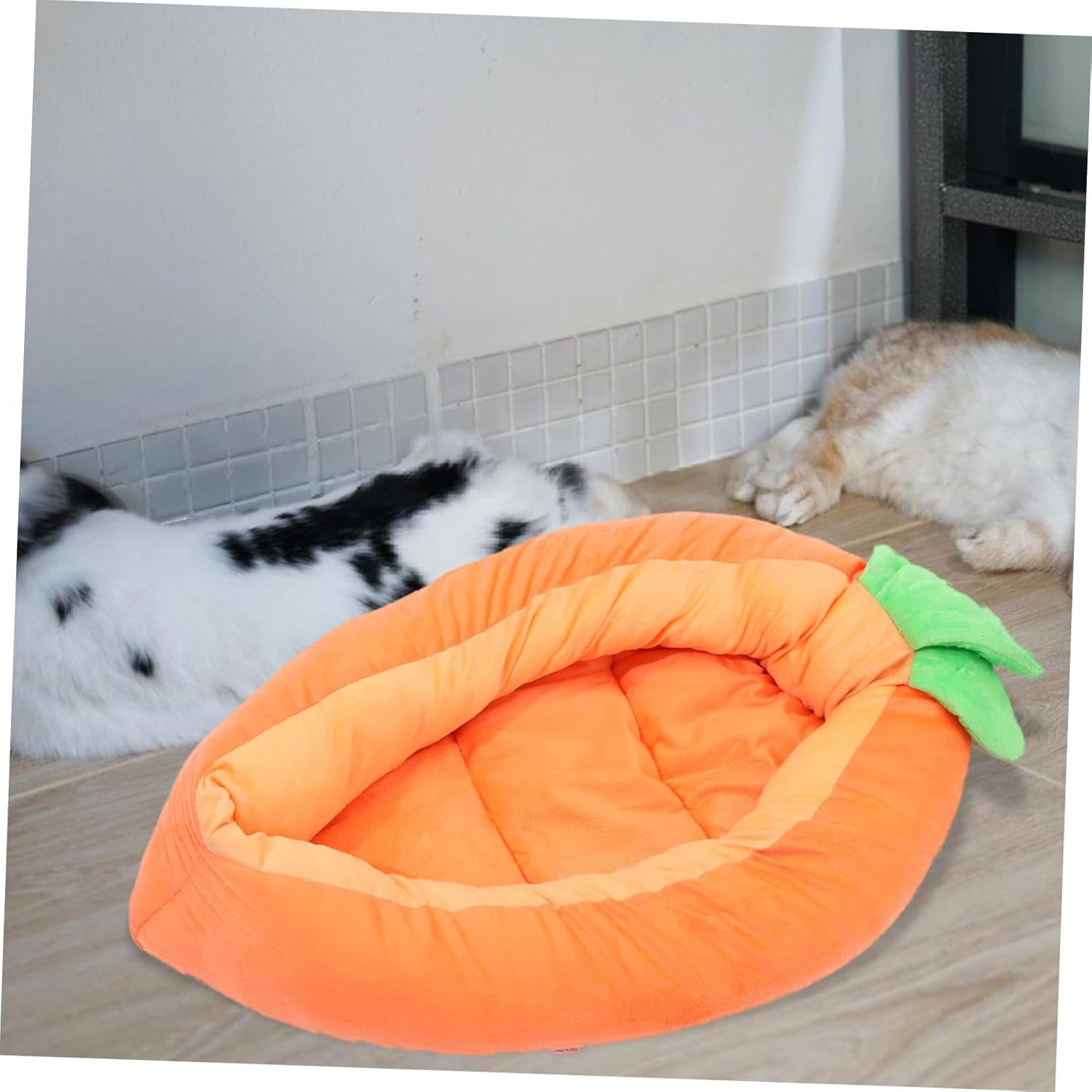 Sosoport Pet Nest Carrot-Shaped Sleeping Place for Cats and Cozy Warm Bed for Indoor Use Suitable for Dogs Soft Material Creative Design
