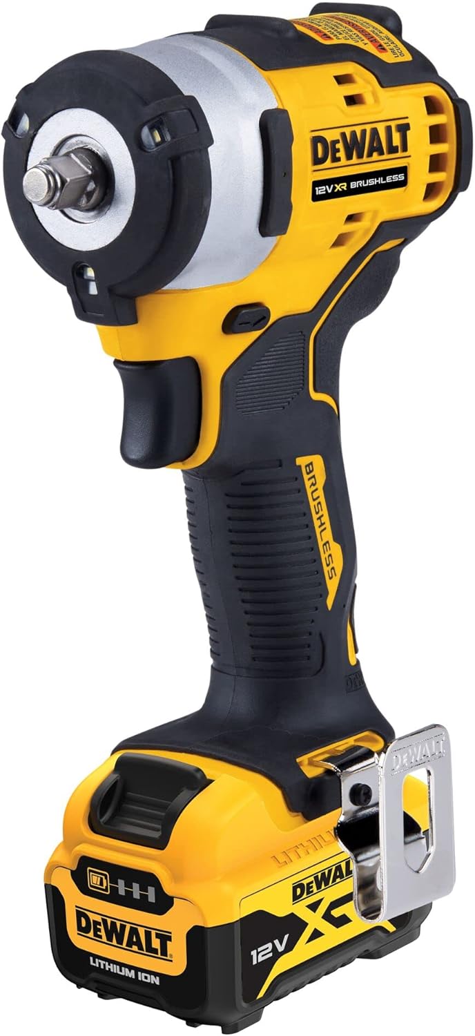 DEWALT DCF903P2-QW Cordless Impact Wrench, side view gyda batri