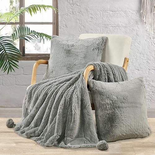 BYTIDE Manta de felpa de piel sintética con pompones de 50 x 60 pulgadas con dos fundas de almohada decorativas de 20 x 20 pulgadas (sin rellenos),