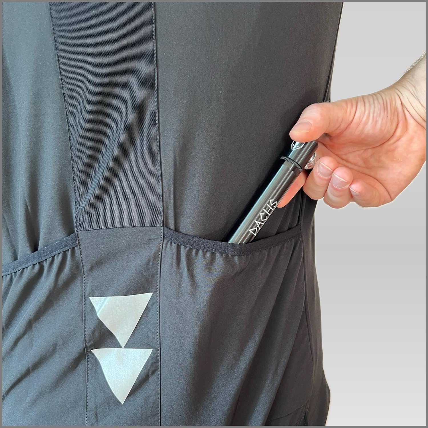 DACHS Rennrad Pumpe mit Halterung - Mini Fahrradpumpe (126x45x20mm, 60g) - Hochdruck Luftpumpe (max 9 bar/130 PSI) - Kleine Handpumpe für Presta- / Schrader-Ventil