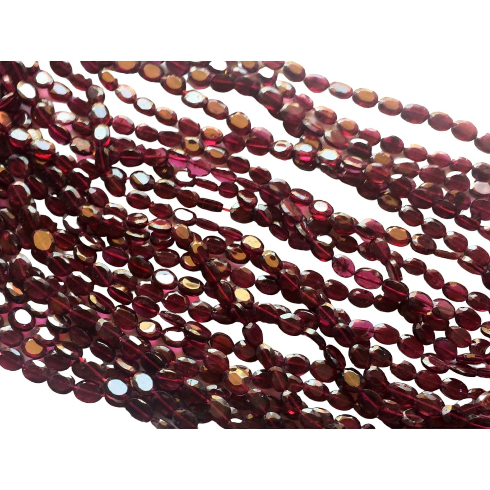 Perles ovales grenat naturel pour accessoiriser vos tenues de soirée avec élégance