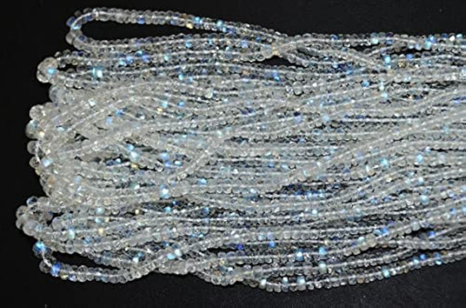 Pierre de lune arc en ciel perles bleutées pour fabriquer un bijou personnalisé unique