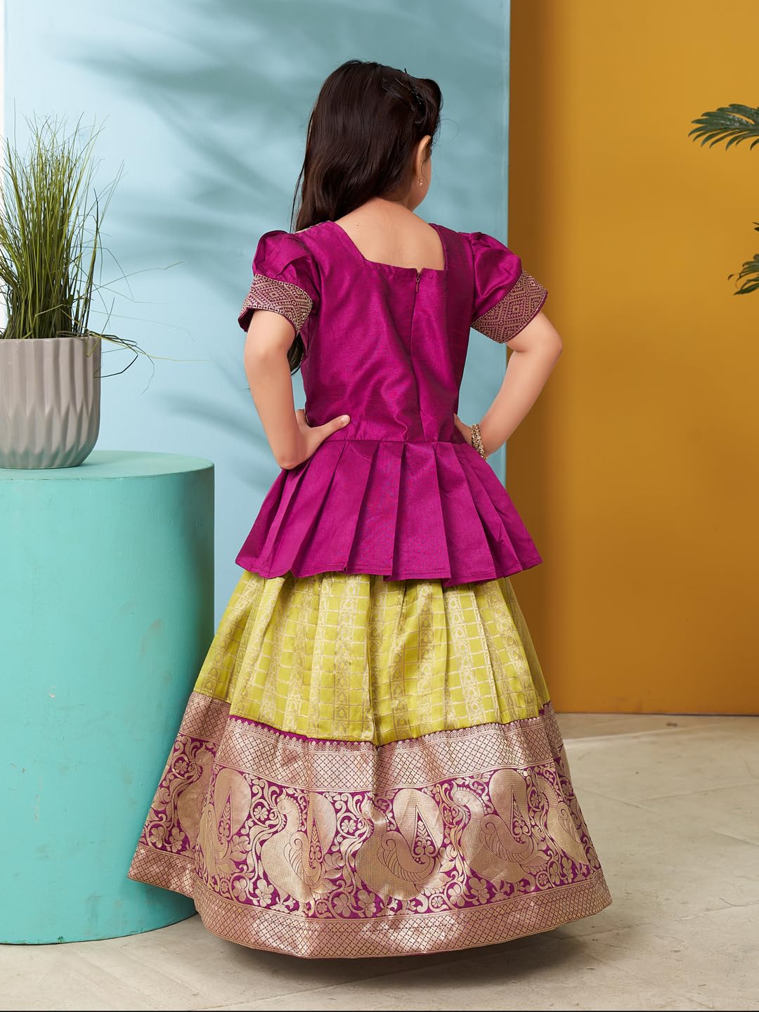 Aarika Girls Etnico Abbigliamento Viola Colore Zari Filo Ricamo Seta Lehenga Choli Set Viola-Verde, 10-11 anni