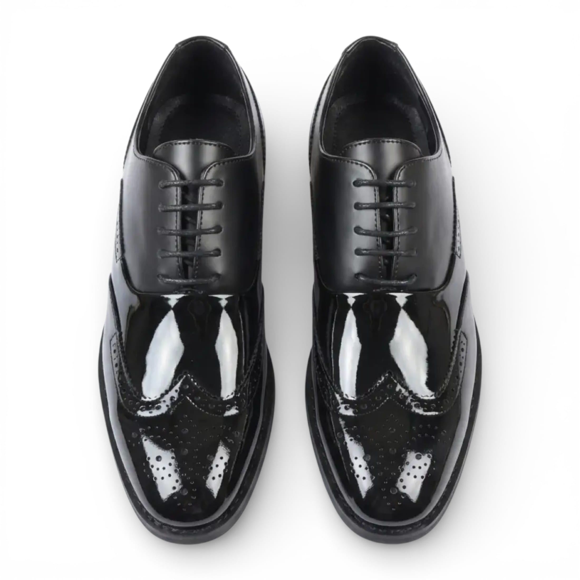 Scarpe Eleganti Stringate Classiche Oxford da Uomo Dolcetto in Similpelle Verniciata Nera, Modello Brogue.