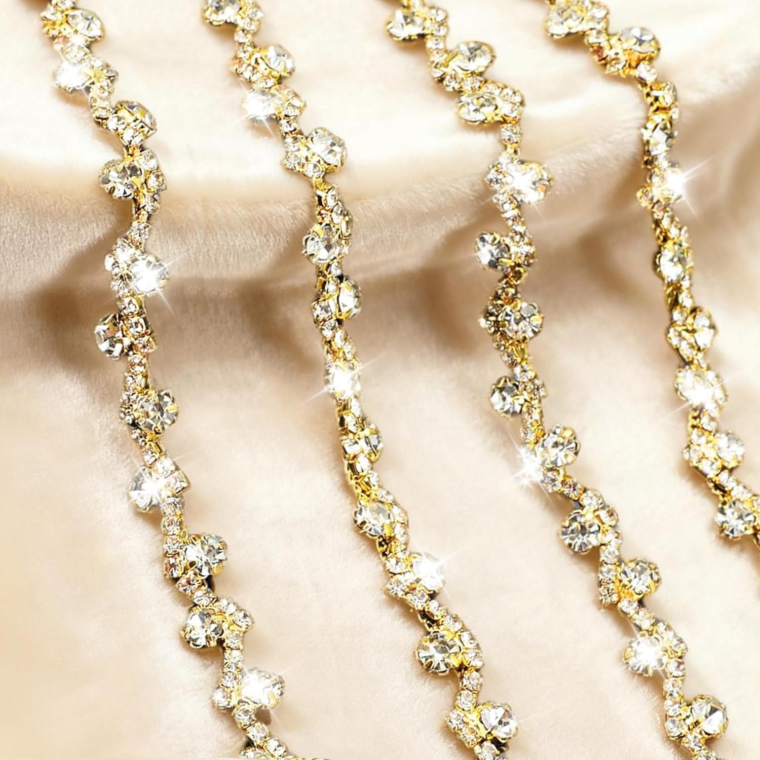 6 Yards Bling Rhinestone Chain Trim for Sewing Crafts Clothes Shoes Cups, Rhinestone Applique Embellishments Silver Crystal Chain for Jewelry Making Wedding Cake Bags DIY(Gold)