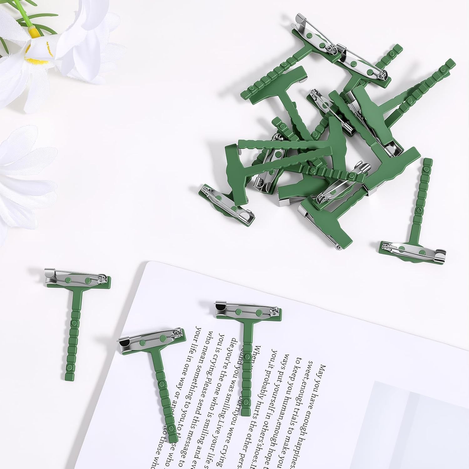 T-Shaped Boutonniere Pins for Men, 30 Pcs Plastic Corsage Pin Kit for DIY Wedding Accessories Small Safety Pin Boutonniere Clips Corsage Supplies for Bride Groom Wedding Decoration (Green)