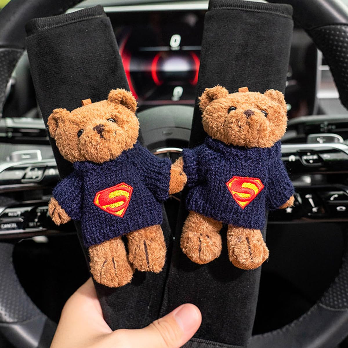 UNICOLD Funda suave para cinturón de seguridad compatible con todos los coches, cómoda mochila de conducción, diseño de oso marrón, 2 piezas (Superman)