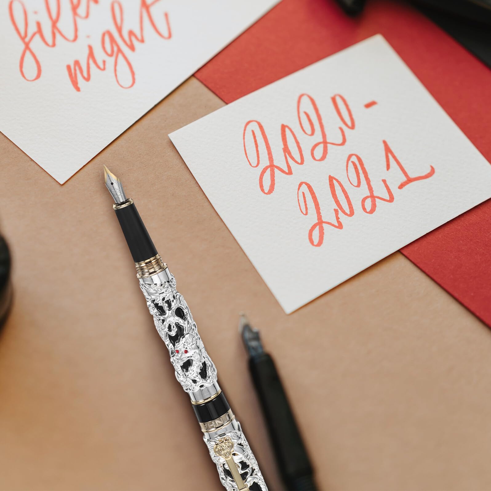 Eleganter Chinesischer Drachenpferch Füllfederhalter aus Zinklegierung mit Glattem Schreiben und Vintage Design für Kalligraphie und Zeichnen