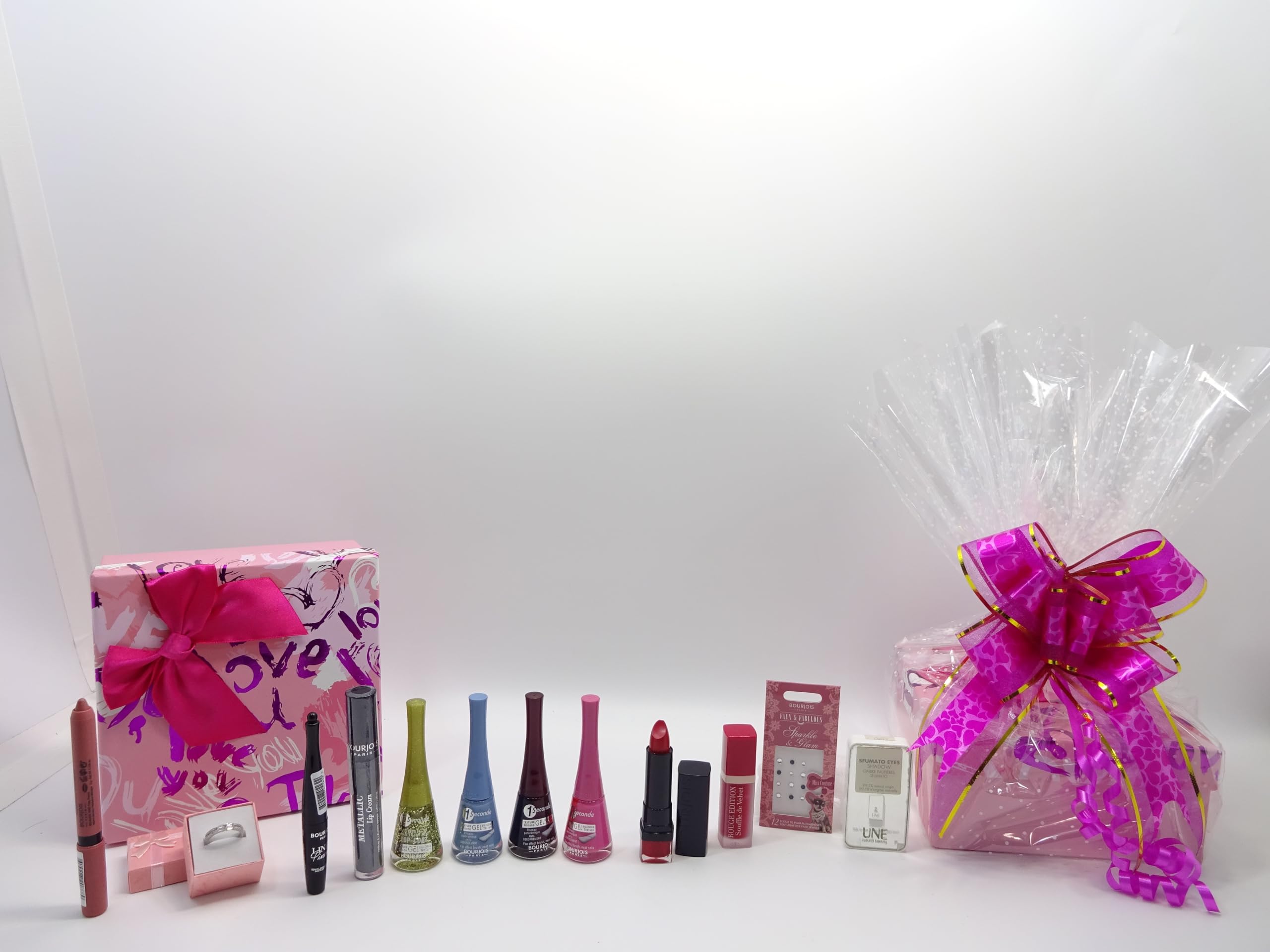 Lot de 11 paniers à maquillage Boujois avec rouge à lèvres et anneau en cristal dans une boîte cadeau
