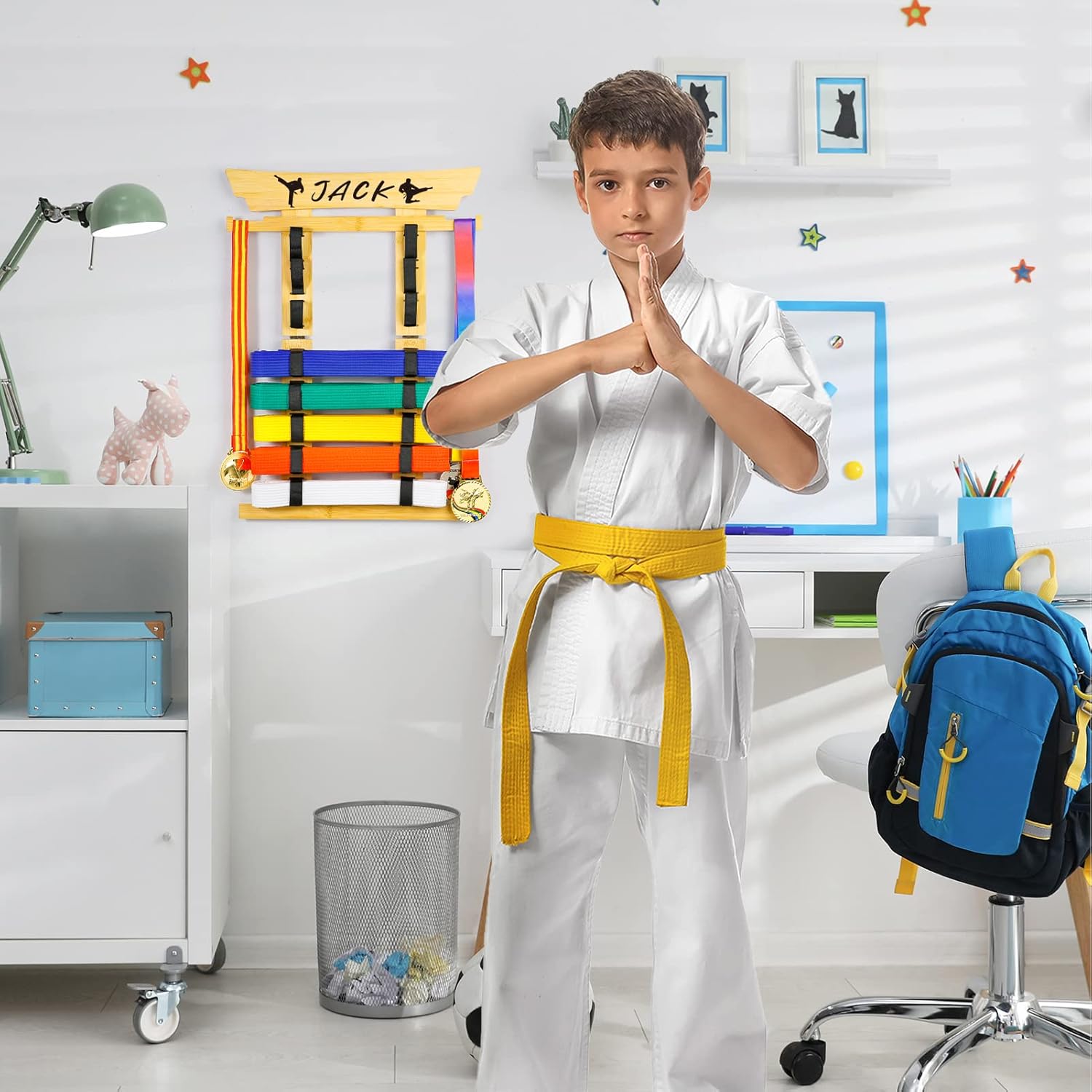 Tilhumt Karate Belt Display Rack, 8 Belt Taekwondo Belt Display Rack with Stickers, Bamboo Martial Arts Belt Display with Medals Hanger