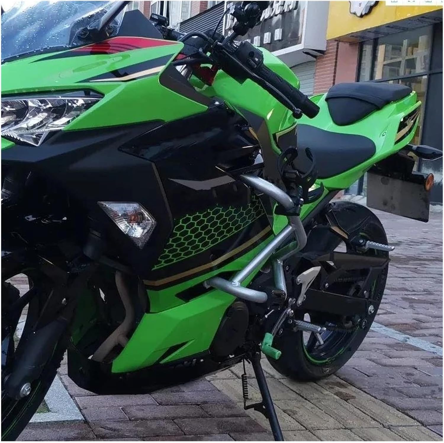 Kawasaki Ninja ZX-4R |スーパースポーツモデル|並列4気筒エンジンを