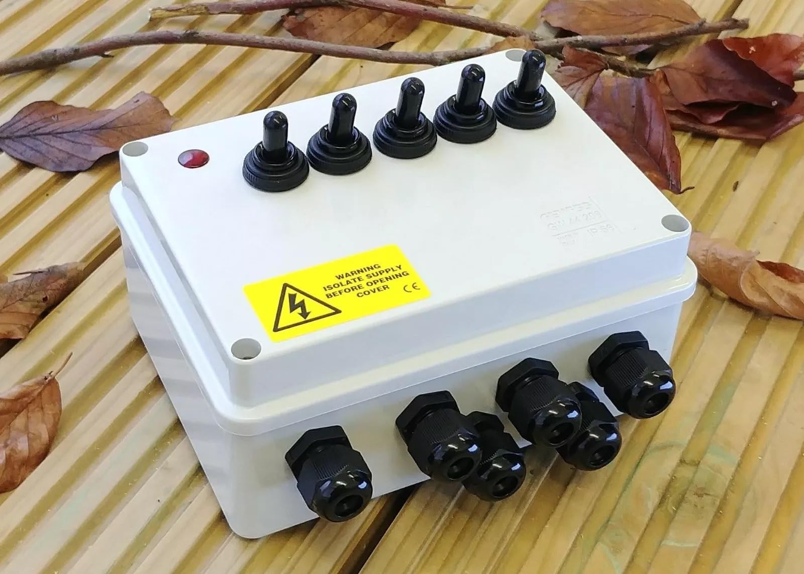 Pondswitches-UK OUTDOOR GARDEN SWITCH BOX FOR PONDS PUMPS LIGHTING - with Mains LED (5 Way)