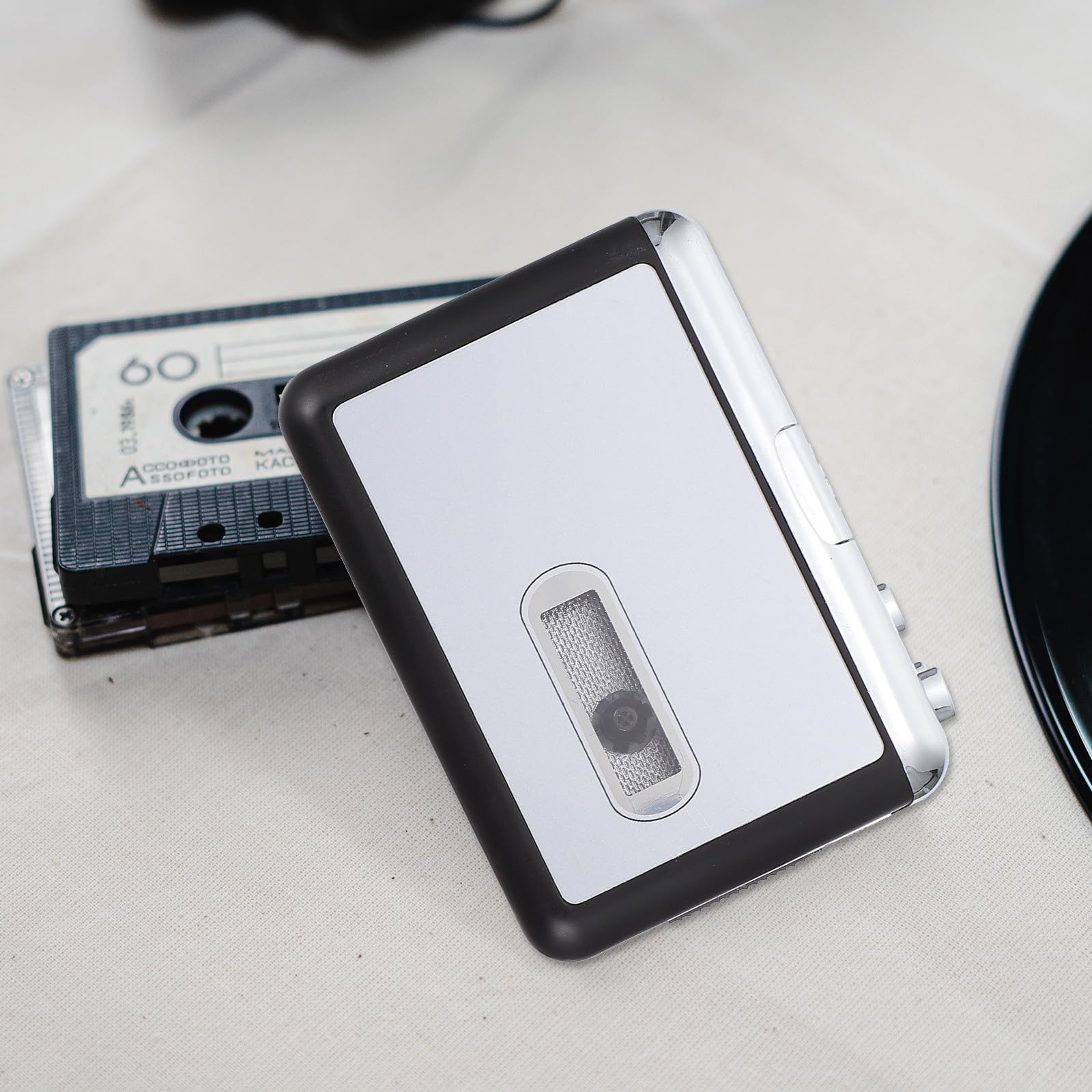 ORFOFE Lettore Tape-to-MP3 Convertitore USB in Plastica Argento, Funzione di Conversione Audio Diretta su USB, Alimentato a Batterie AA, Adatto per Appassionati di Musica