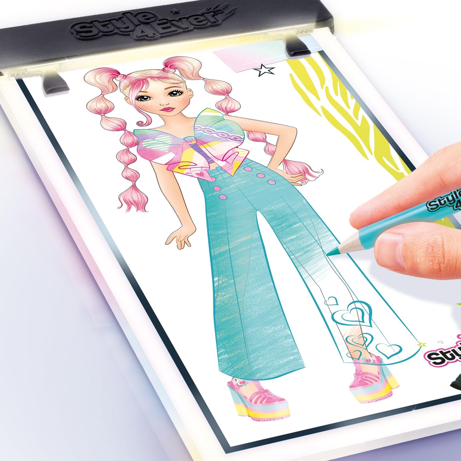 Canal Toys Light Board - Fashion with Full Creative Kit - LED Drawing Table with Pencils, Stencils and Stickers, Clothing Set with Accessories for Kids
