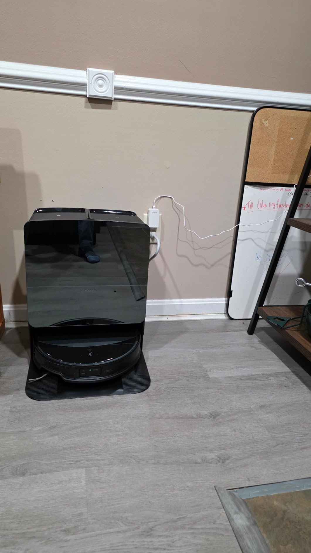 roborock Saros 10R Robot Vacuum and Mop, Powerful Suction, Zero-Tangling, 3.14’’ Ultra Slim, FlexiArm Riser Technology for Carpet & Floor, Corner & Edge Cleaning, Self-Emptying, Hot Air Drying, Black photo review
