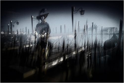 Trademark Fine Art Lienzo decorativo para pared, diseño de Milan Malovrh "Simbols Of Venice", arte de pared para sala de estar, dormitorio u